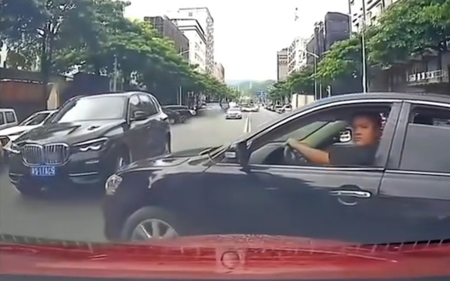 'Phạm thì phạt' liệu đã đủ với người hung hăng, đánh người chỉ vì cái quẹt xe? - Ảnh 4.