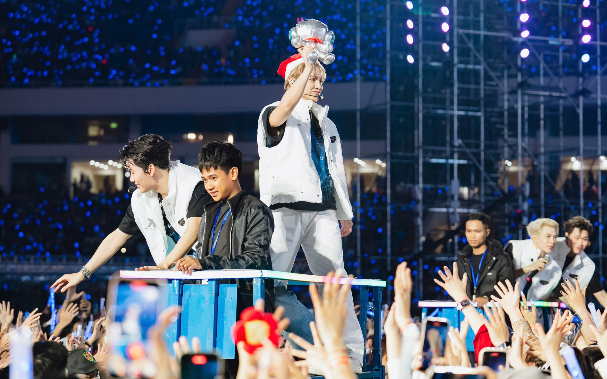 Ra rạp xem lại concert Anh trai say hi - Ảnh 2.