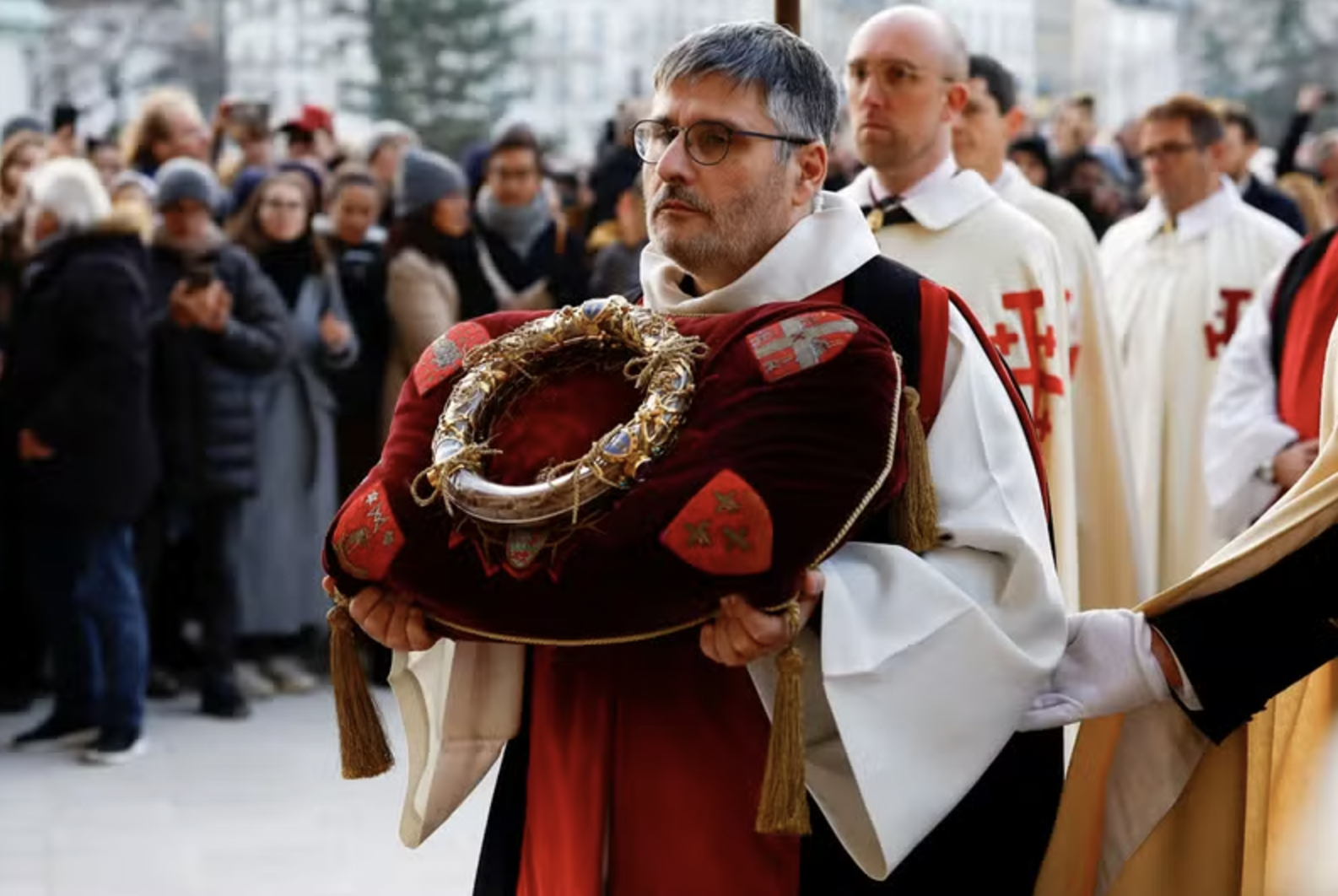 Thánh tích Mão gai của Chúa Jesus trở về Nhà thờ Đức Bà Paris - Ảnh 1.