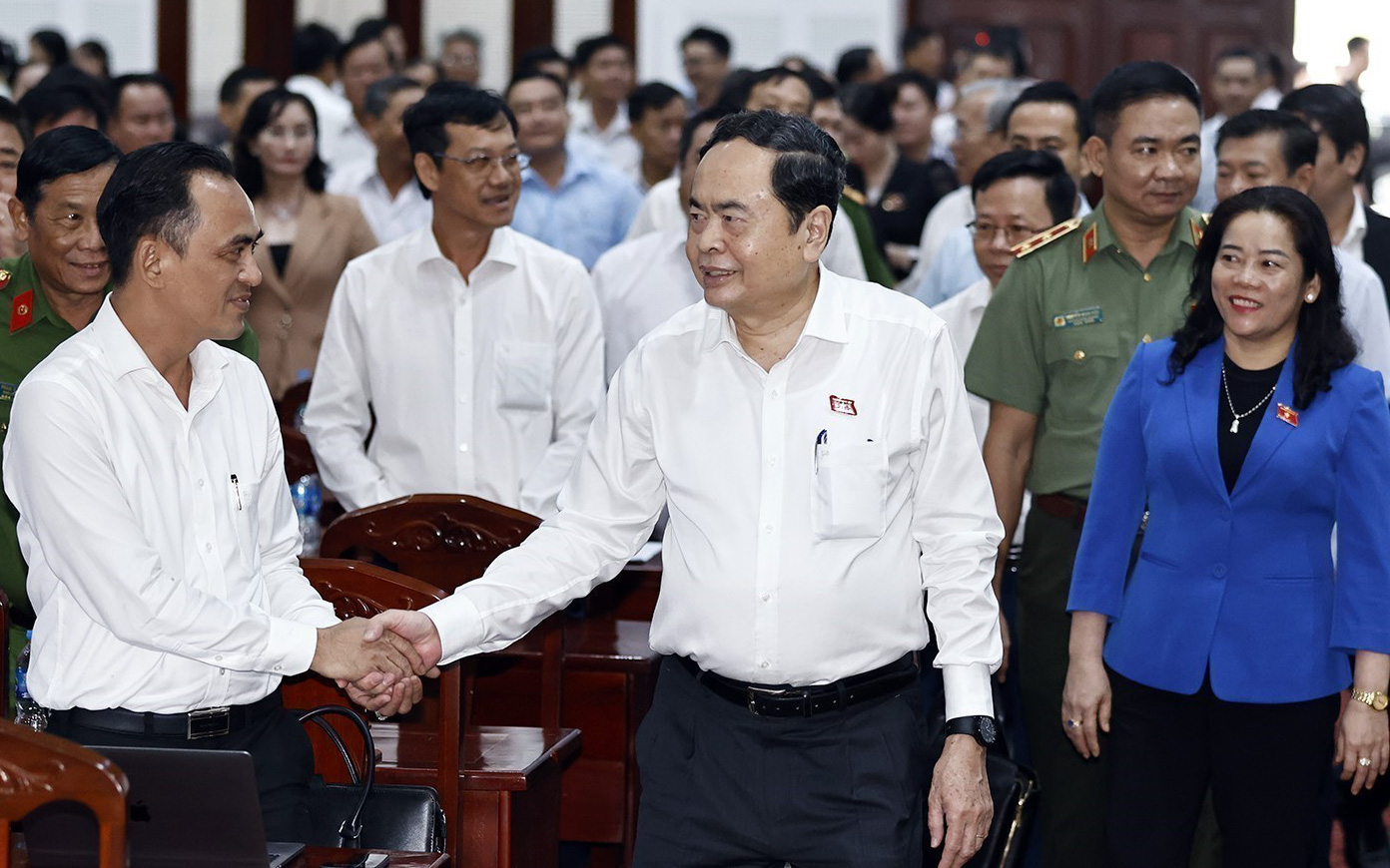 Chủ tịch Quốc hội Trần Thanh Mẫn thăm và tặng quà Tết tại Hậu Giang - Ảnh 2.