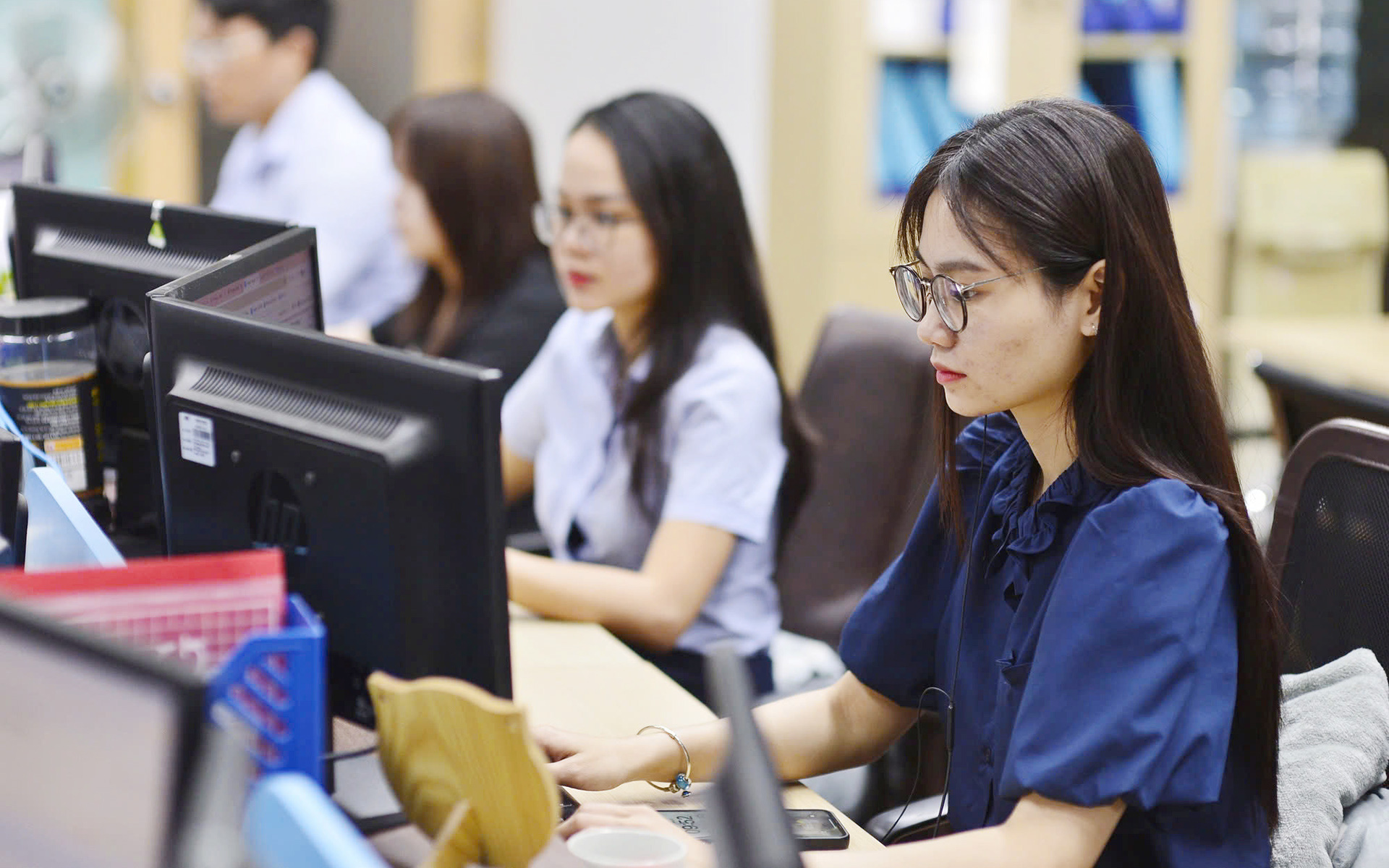 Chứng khoán Việt 'đỏ lửa' sau ít phút mở cửa, chuyện gì xảy ra? - Ảnh 2.