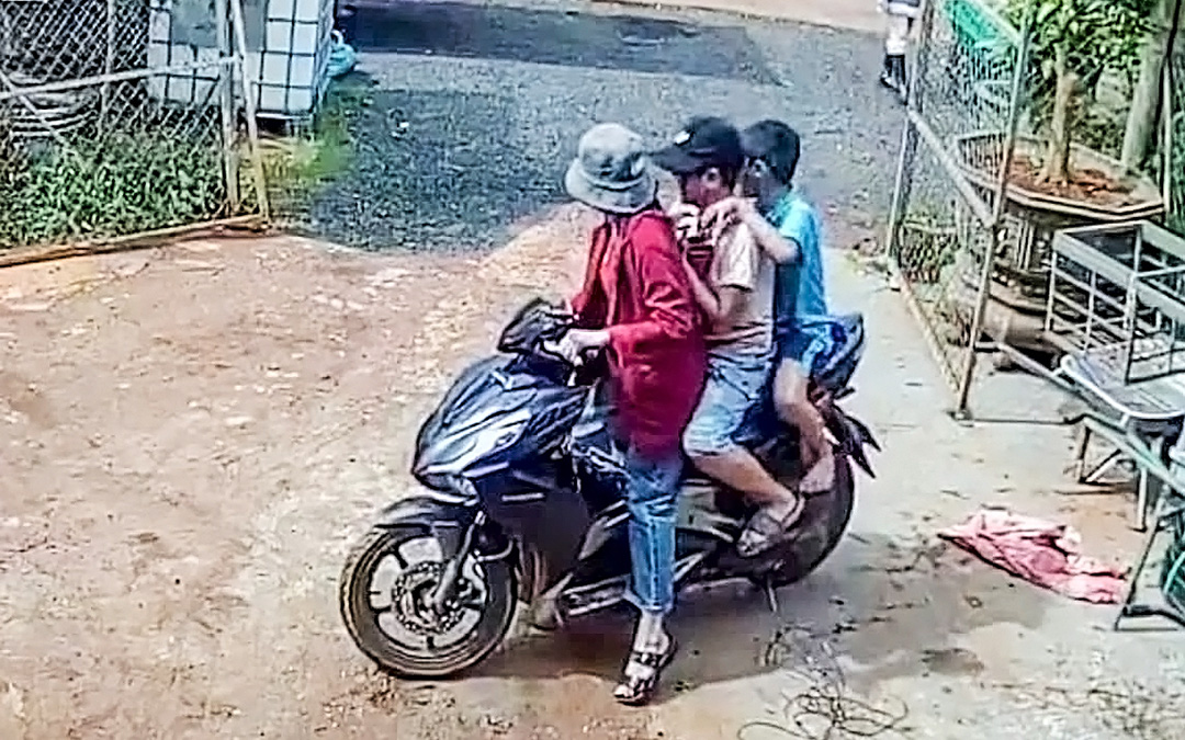 Con chế tạo pháo, cha mẹ báo công an - Ảnh 2.