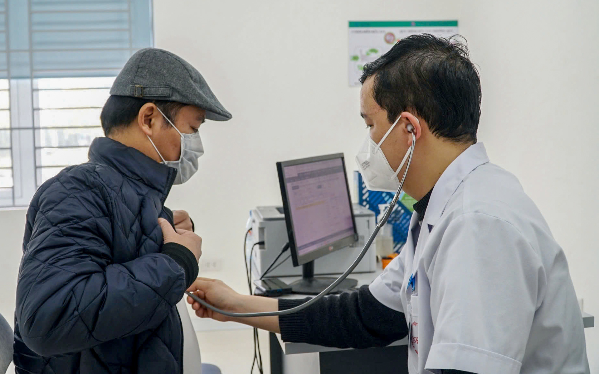 70% bệnh nhân ung thư phổi phát hiện muộn, ai có nguy cơ? - Ảnh 1. 70% bệnh nhân ung thư phổi phát hiện muộn, ai có nguy cơ? - Ảnh 2.