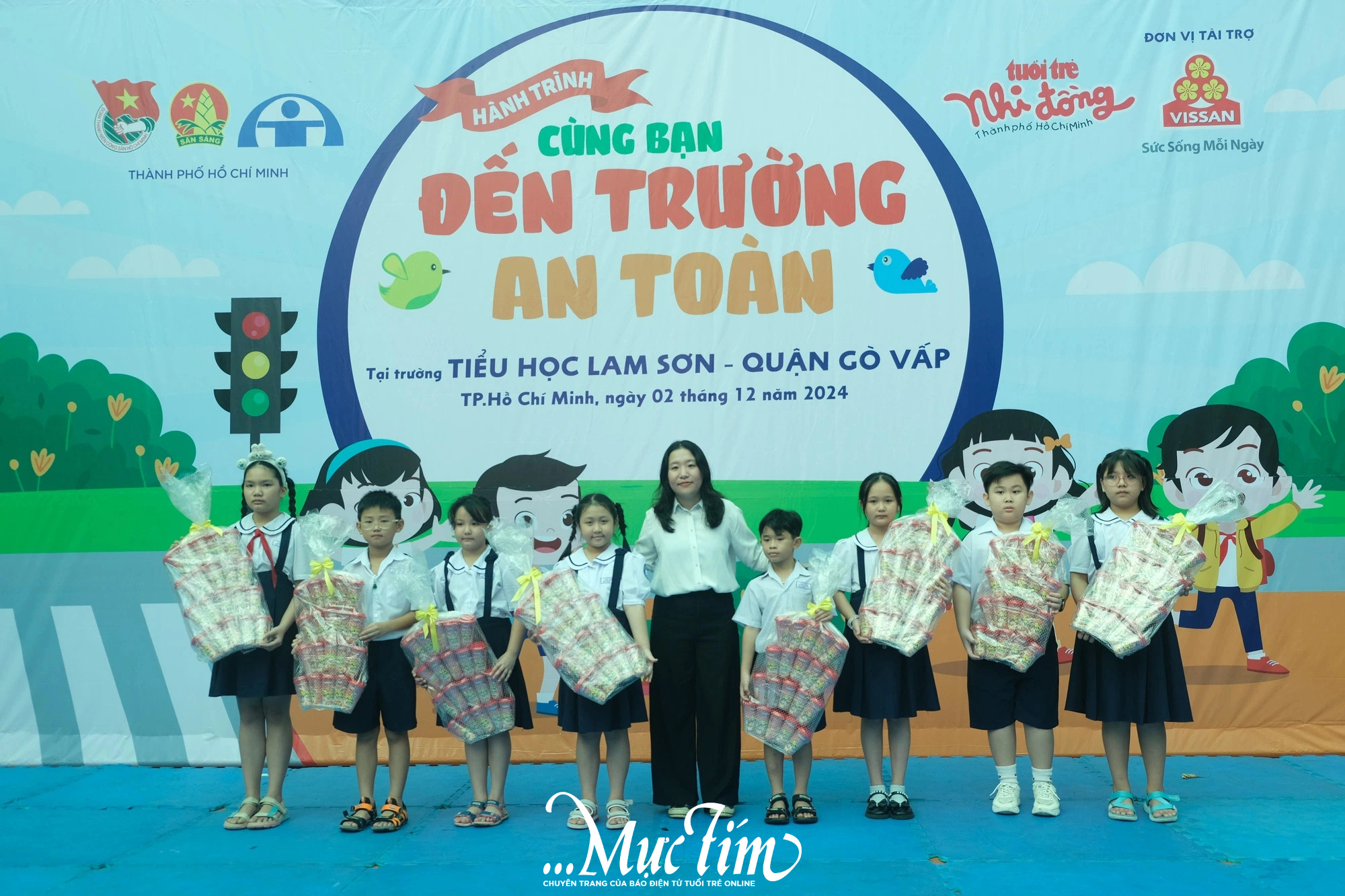 Học trò Trường tiểu học Lam Sơn biết cách đi xe đạp an toàn- Ảnh 9.