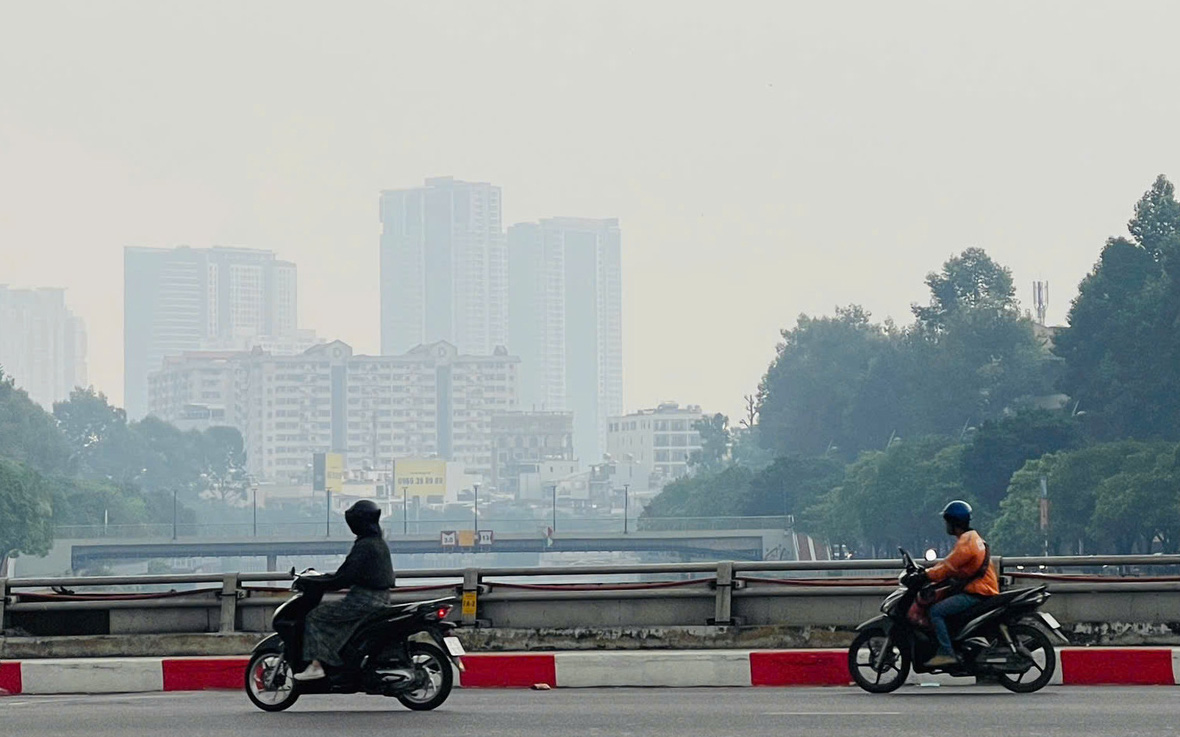 Nam Bộ trong đợt mưa trái mùa, vài ngày nữa TP.HCM trời se mát - Ảnh 2.