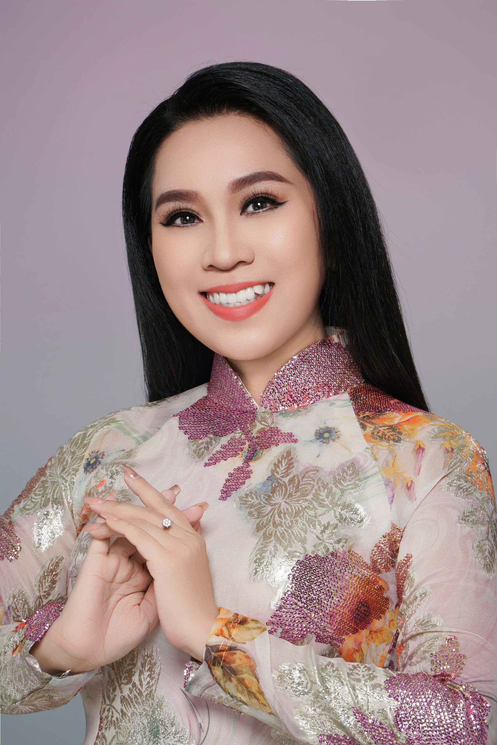 Οι Hong Phuong, Kim Thoa, Tieu Linh Vu τραγουδούν στη μνήμη του καλλιτέχνη Vu Linh - Φωτογραφία 2. Hồng Phượng, Kim Thoa, Tiểu Linh Vũ hát tưởng nhớ nghệ sĩ Vũ Linh - Ảnh 2.