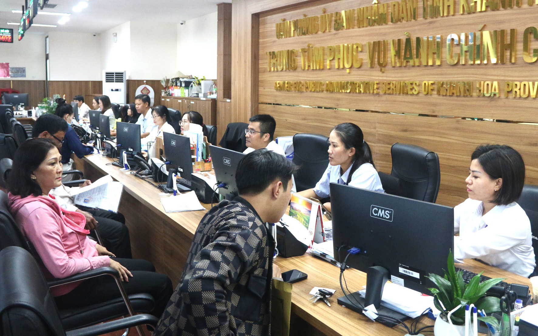 Từ 1-1-2025, cán bộ, công chức ở đâu sẽ được tăng thu nhập? - Ảnh 2.