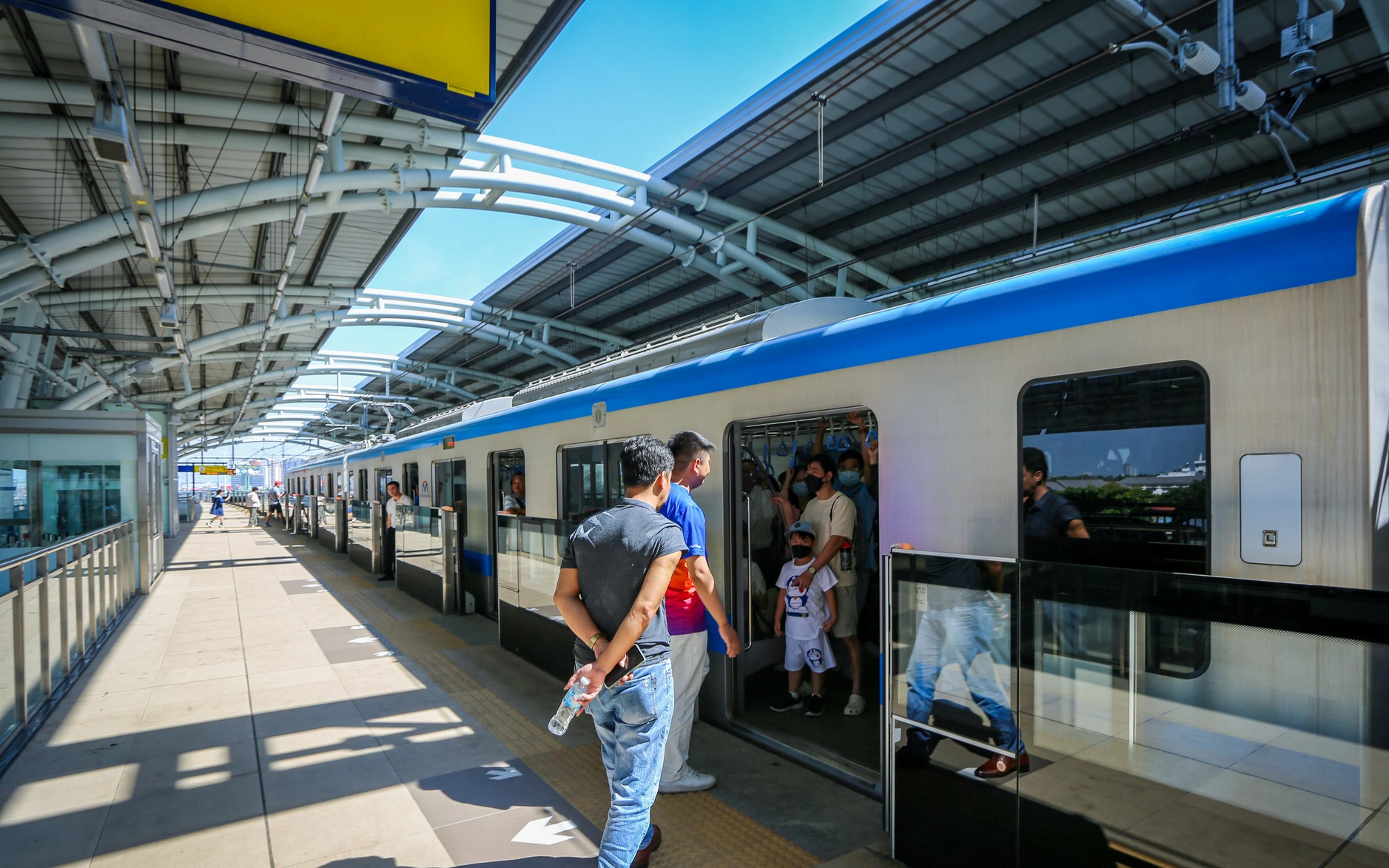 Metro đã chạy, mong hình thành văn hóa đi bộ đến metro - Ảnh 5.