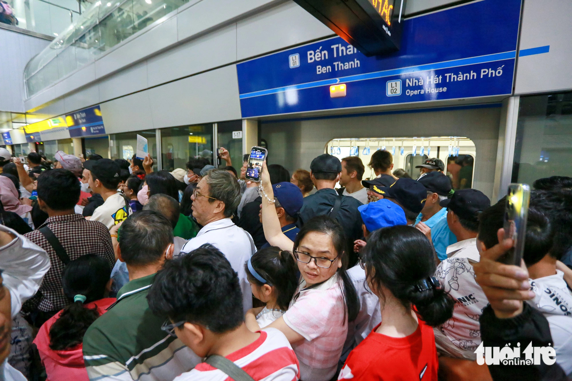 150.000 lượt khách đi ngày đầu, metro số 1 đảm bảo vận hành những ngày tiếp thế nào? - Ảnh 1.