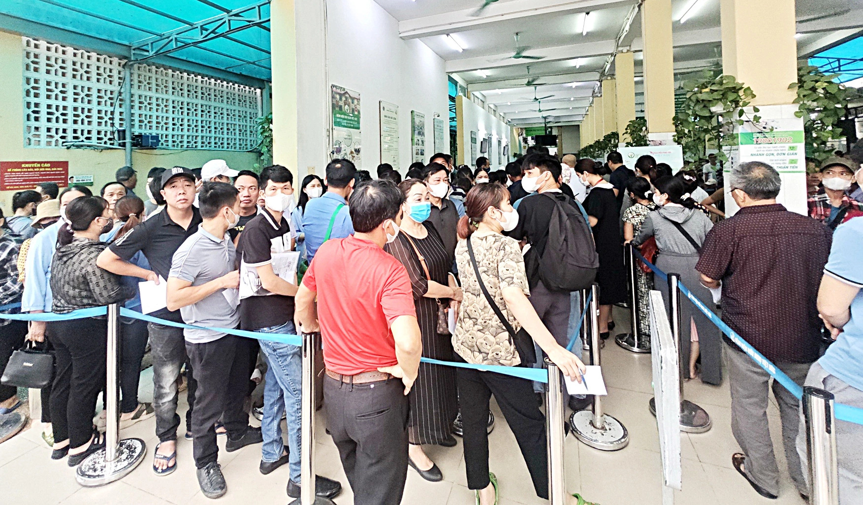 Vẫn khổ sở vì thiếu thuốc, vật tư y tế - Ảnh 1. Vẫn khổ sở vì thiếu thuốc, vật tư y tế - Ảnh 1.