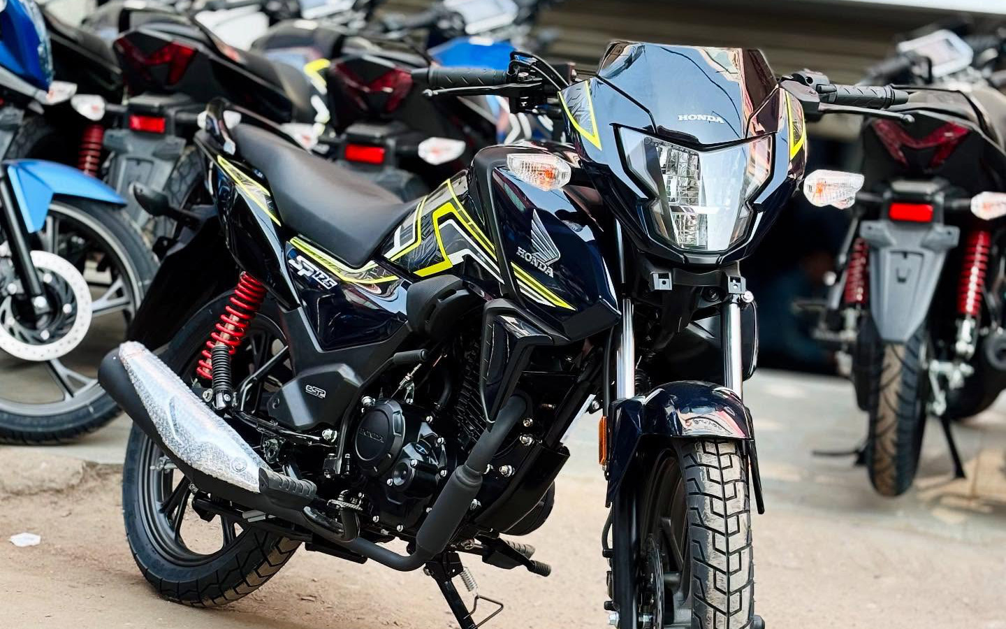 Honda RS-X Winner 2025 ra mắt: Giá quy đổi từ 56 triệu đồng, thiết kế hầm hố, tem kiểu xe đua - Ảnh 1.