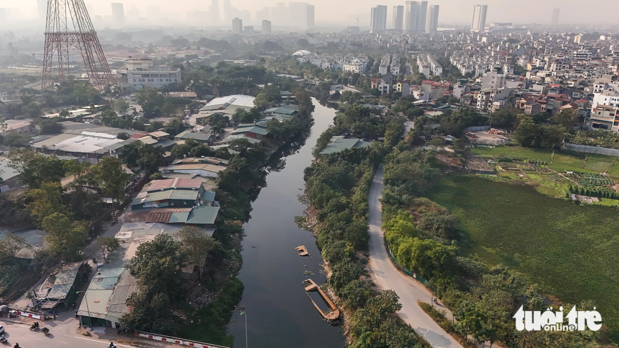 Hạ lưu sông Nhuệ đang bị bồi lắng đến khó tin - Ảnh 9.