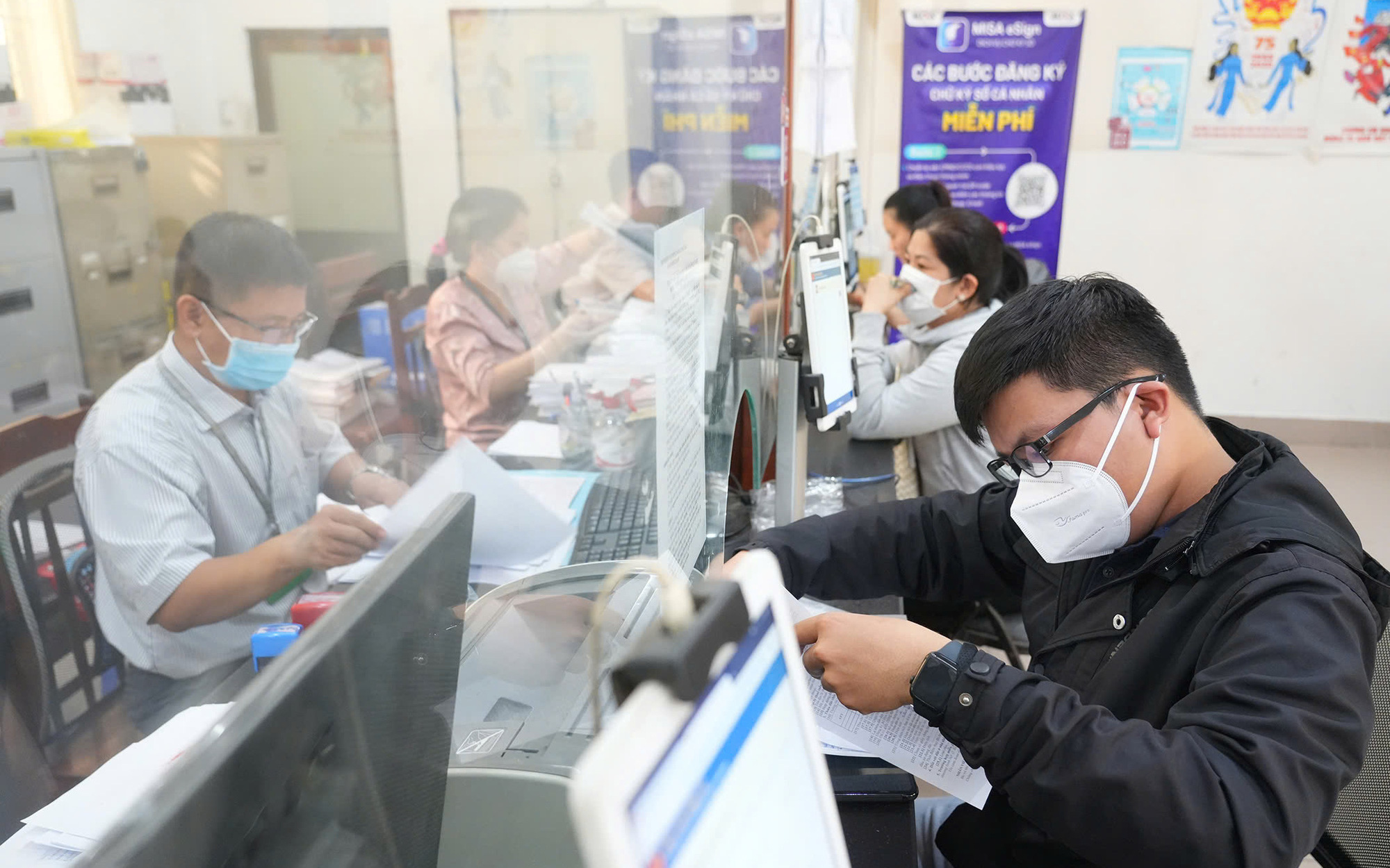 Bộ Nội vụ đề xuất nhiều chính sách đột phá thu hút, trọng dụng người tài năng, chuyên gia - Ảnh 2.