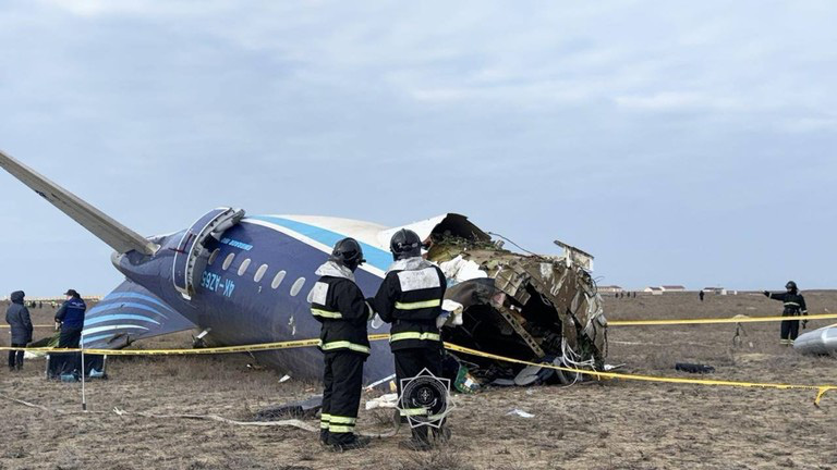 Azerbaijan Airlines công bố nguyên nhân vụ rơi máy bay chở 67 người - Ảnh 1.