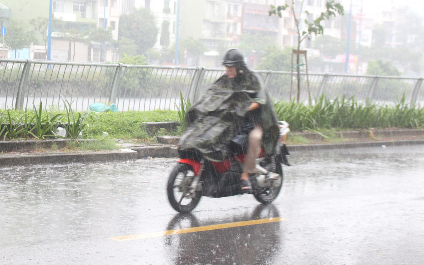 TP.HCM mưa to nhiều nơi, kéo dài đến khi nào?