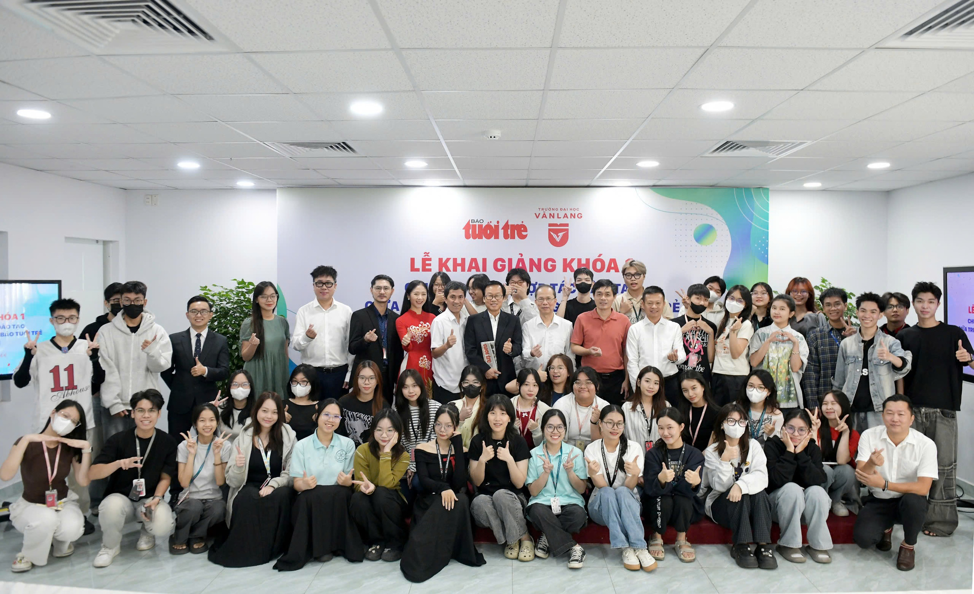 Lần đầu tiên 400 sinh viên Trường đại học Văn Lang học tại tòa soạn báo Tuổi Trẻ  - Ảnh 9.