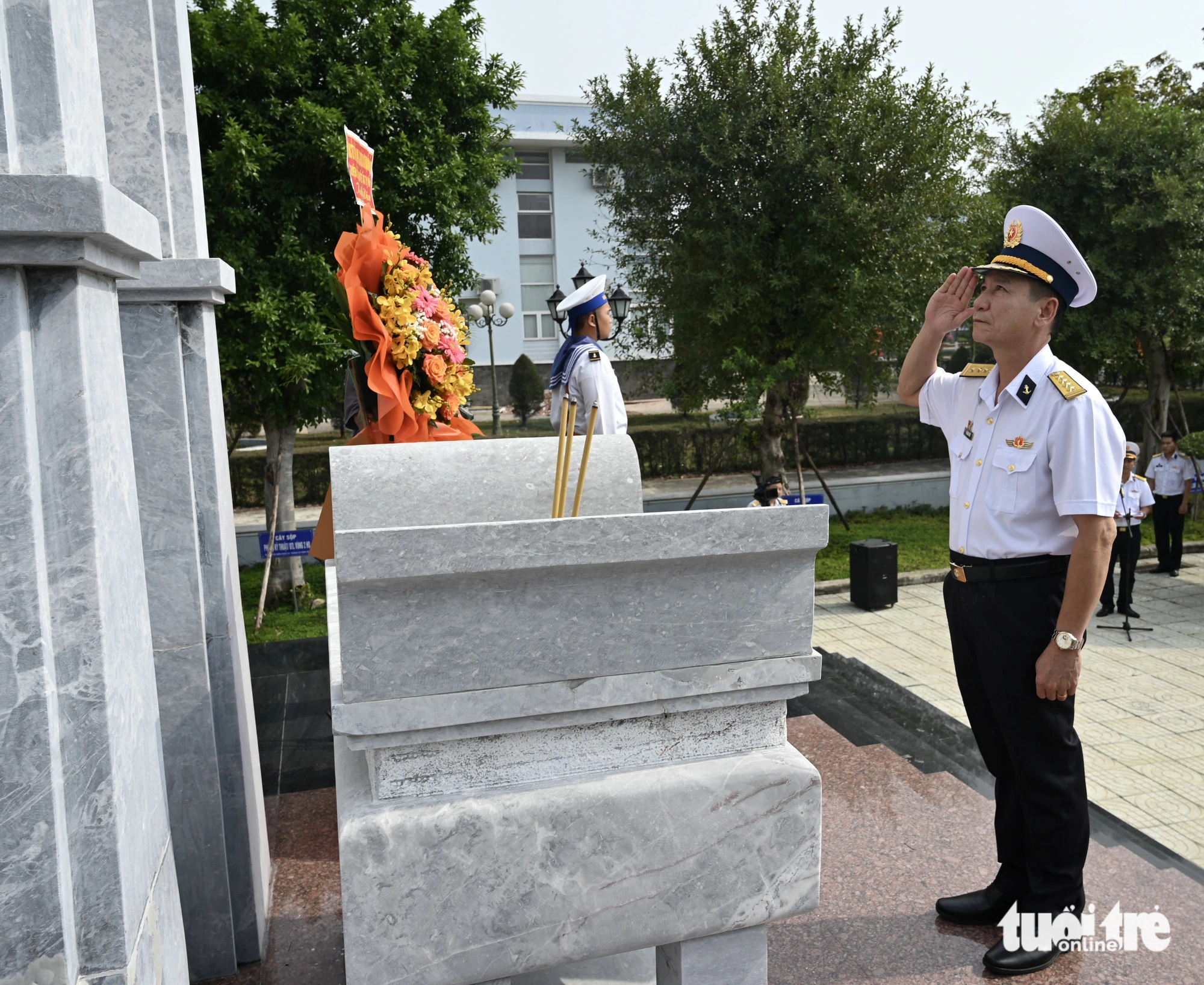 Quà Tết thảo thơm, vượt sóng lớn đến với chiến sĩ nơi biển đảo xa - Ảnh 11.