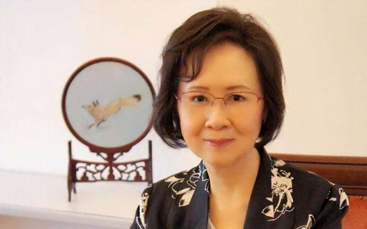 Minh tinh Trùng Khánh sâm lâm và tình bạn đẹp với nhà văn Quỳnh Dao - Ảnh 4.