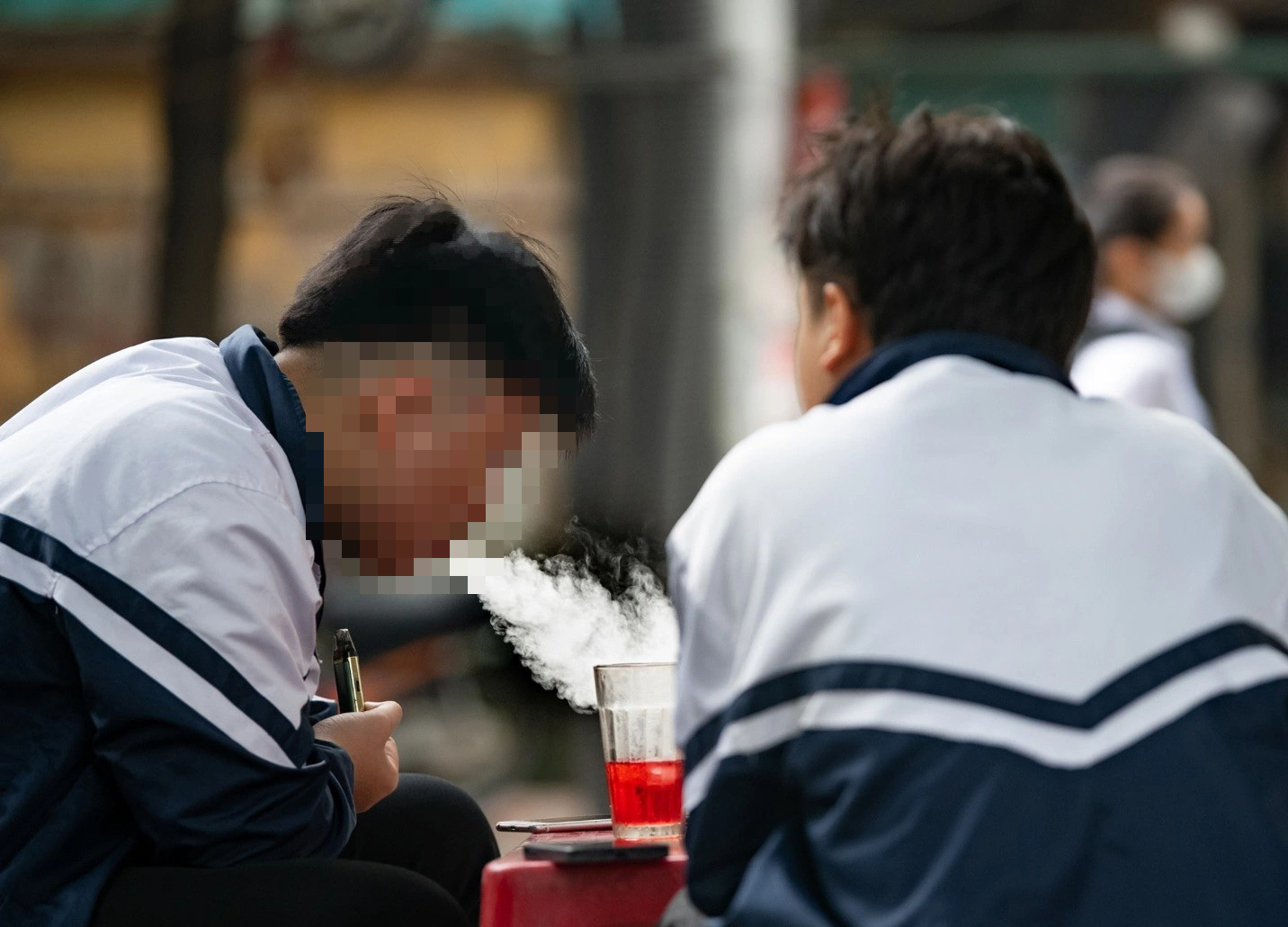 Việt Nam sẽ làm gì để cấm thuốc lá điện tử, thuốc lá nung nóng hiệu quả? - Ảnh 1. Thuốc lá điện tử 'ngụy trang' làm sao biết? Phạt ra sao, báo cho ai khi phát hiện? - Ảnh 1.