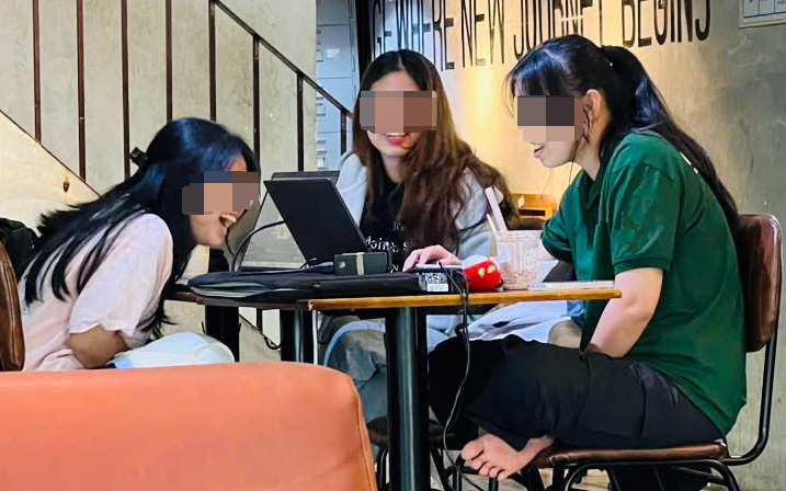 Không chỉ ngại giao tiếp, con chặn Facebook ba mẹ cho… trời yên biển lặng - Ảnh 3.