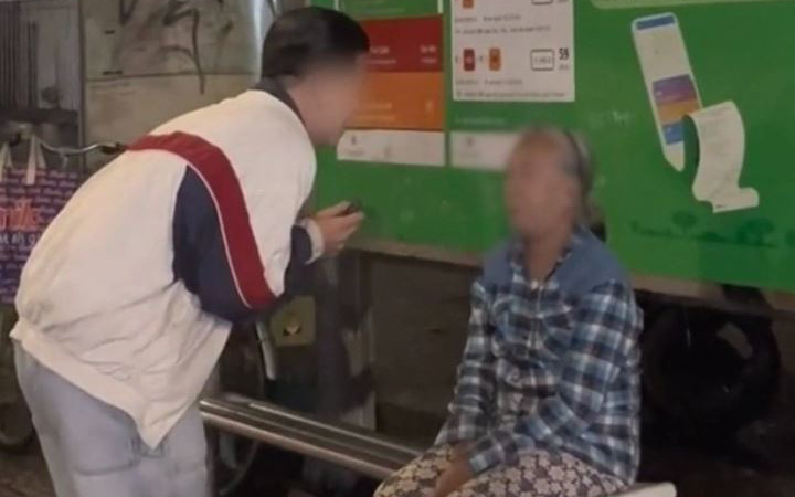 Nữ KOL gây sốc khi mặc váy xuyên thấu đi đám cưới - Ảnh 1.