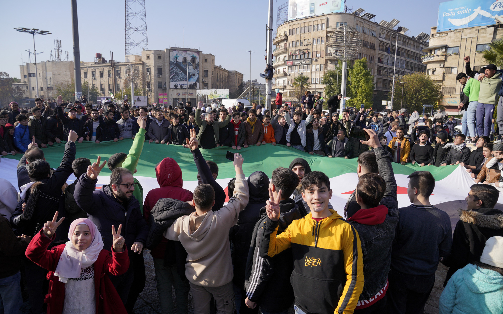 Nga tuyên bố ông Assad đã từ chức tổng thống, rời khỏi Syria - Ảnh 2.