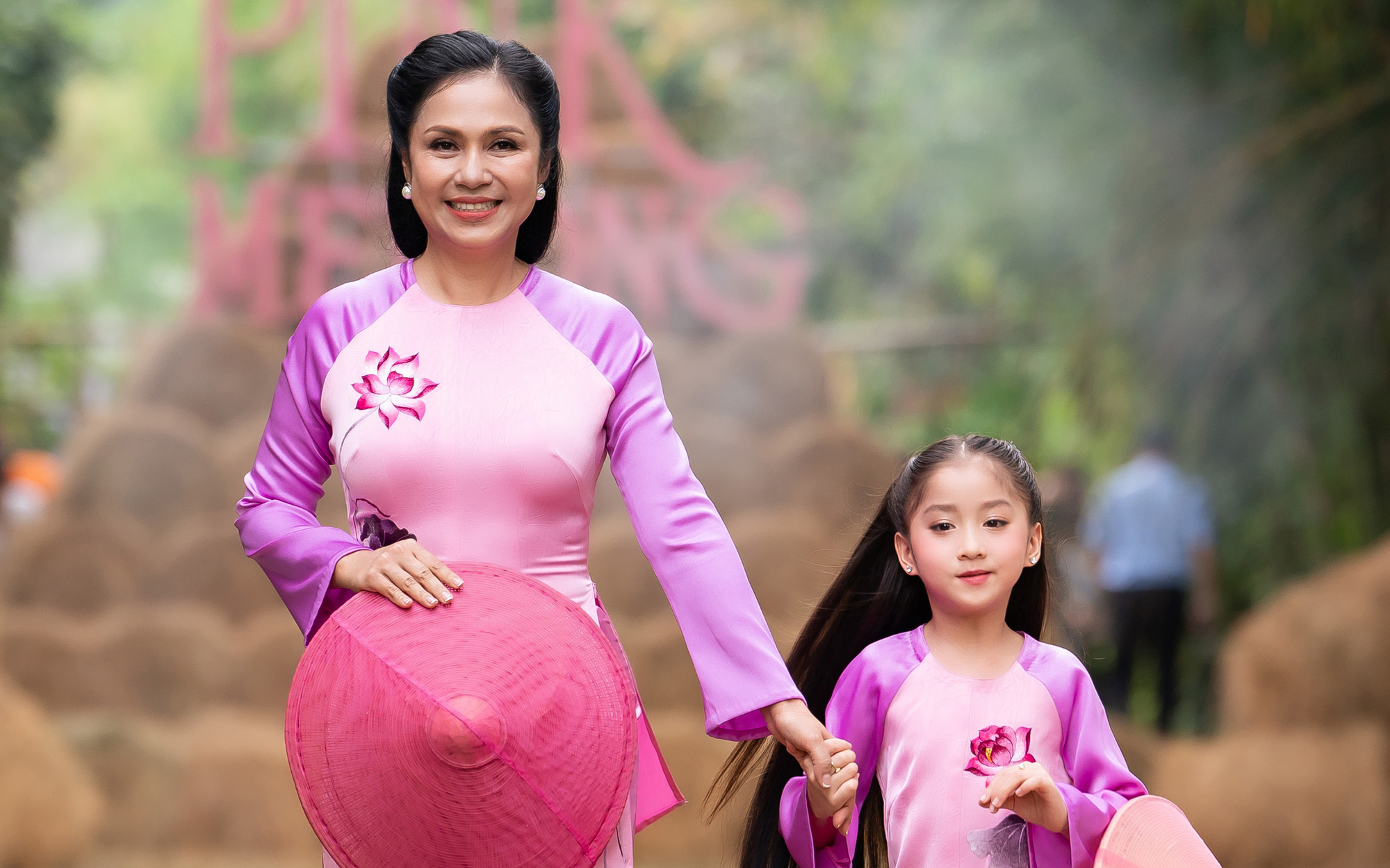 'Anh trai' Gin Tuấn Kiệt so kè nhan sắc Võ Cảnh trong phim tết Tứ hải phát tài  - Ảnh 8.