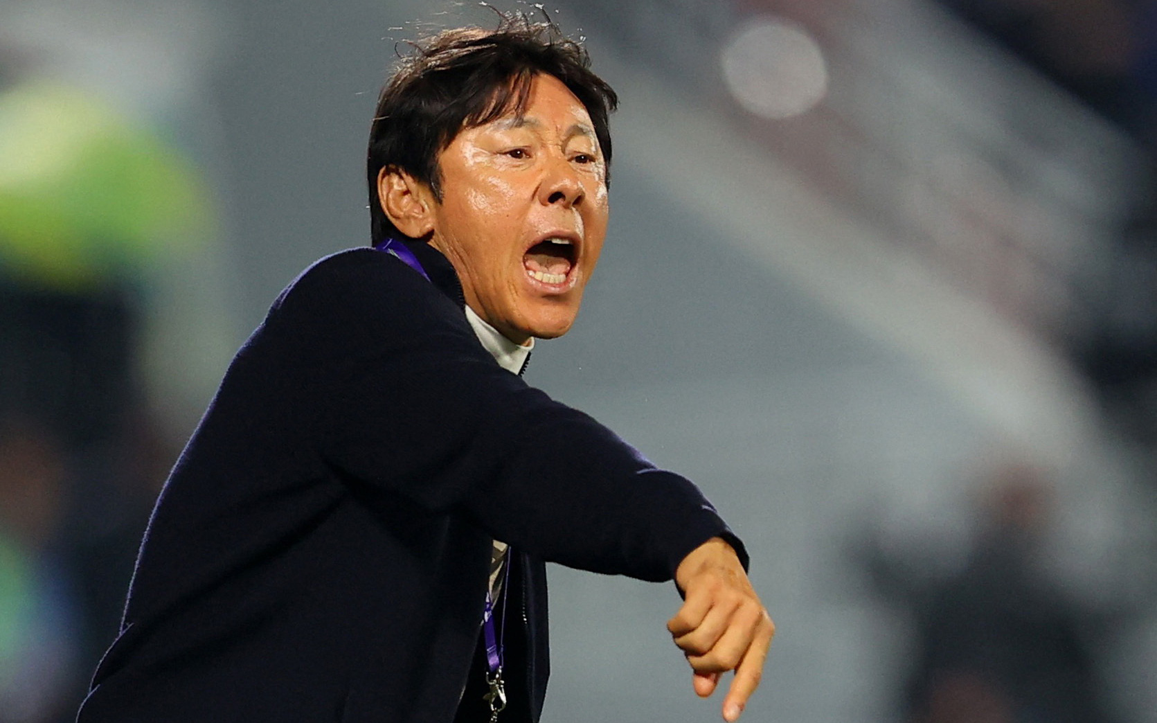 HLV Shin Tae Yong ở lại, tự tin lấy vé dự Olympic 2024 cho Indonesia- Ảnh 2. HLV Shin Tae Yong đang làm giá?