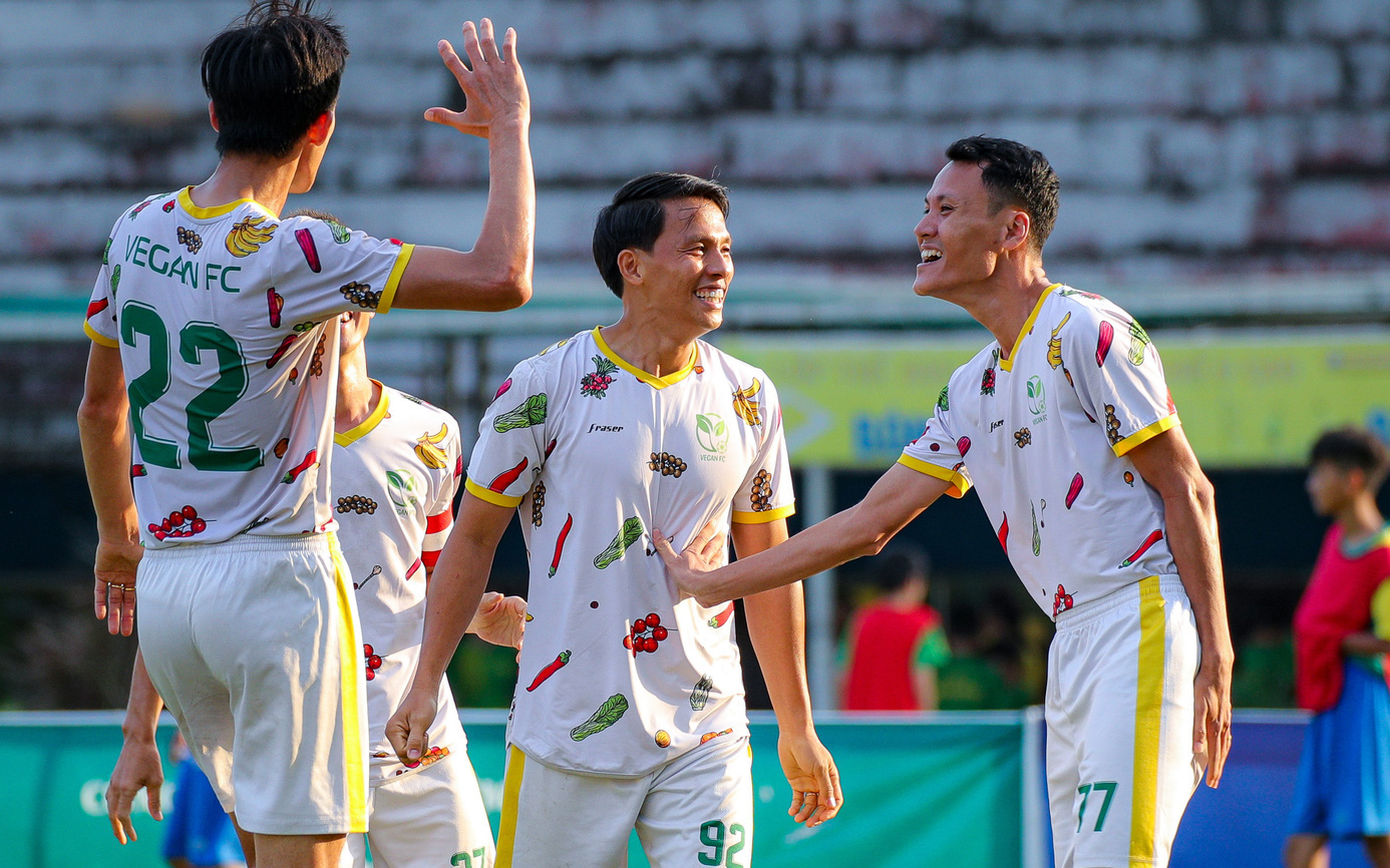 Thú vị đội bóng phủi ăn... chay