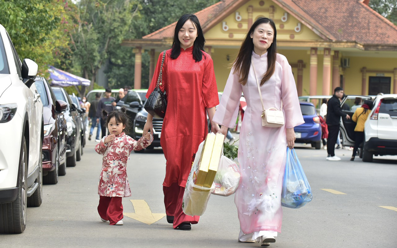 Mê mẩn với cánh đồng hoa cải ở đất tổ đầu năm mới- Ảnh 10. Từ Yên Bái, Tuyên Quang cũng về Phú Thọ viếng Đền Hùng ngày mùng 1 Tết