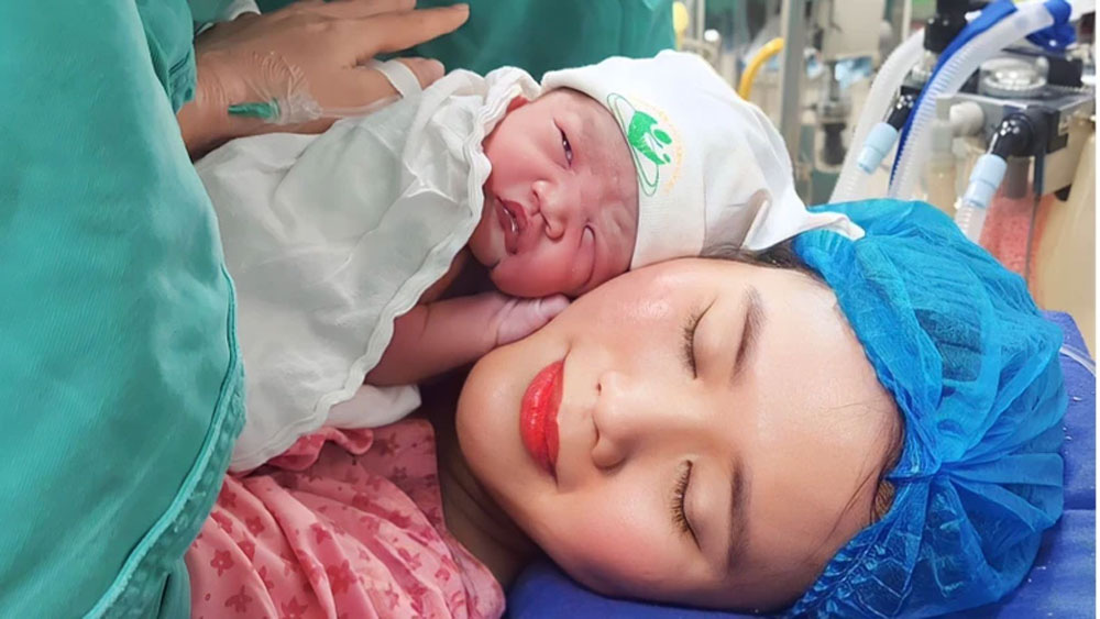 Hơn 2.000 ‘rồng vàng’ được sinh ra trong ngày mùng 1 Tết- Ảnh 1. "Rồng vàng" chào đời đêm giao thừa tại Bệnh viện Phụ sản Hà Nội - Ảnh do bệnh viện cung cấp