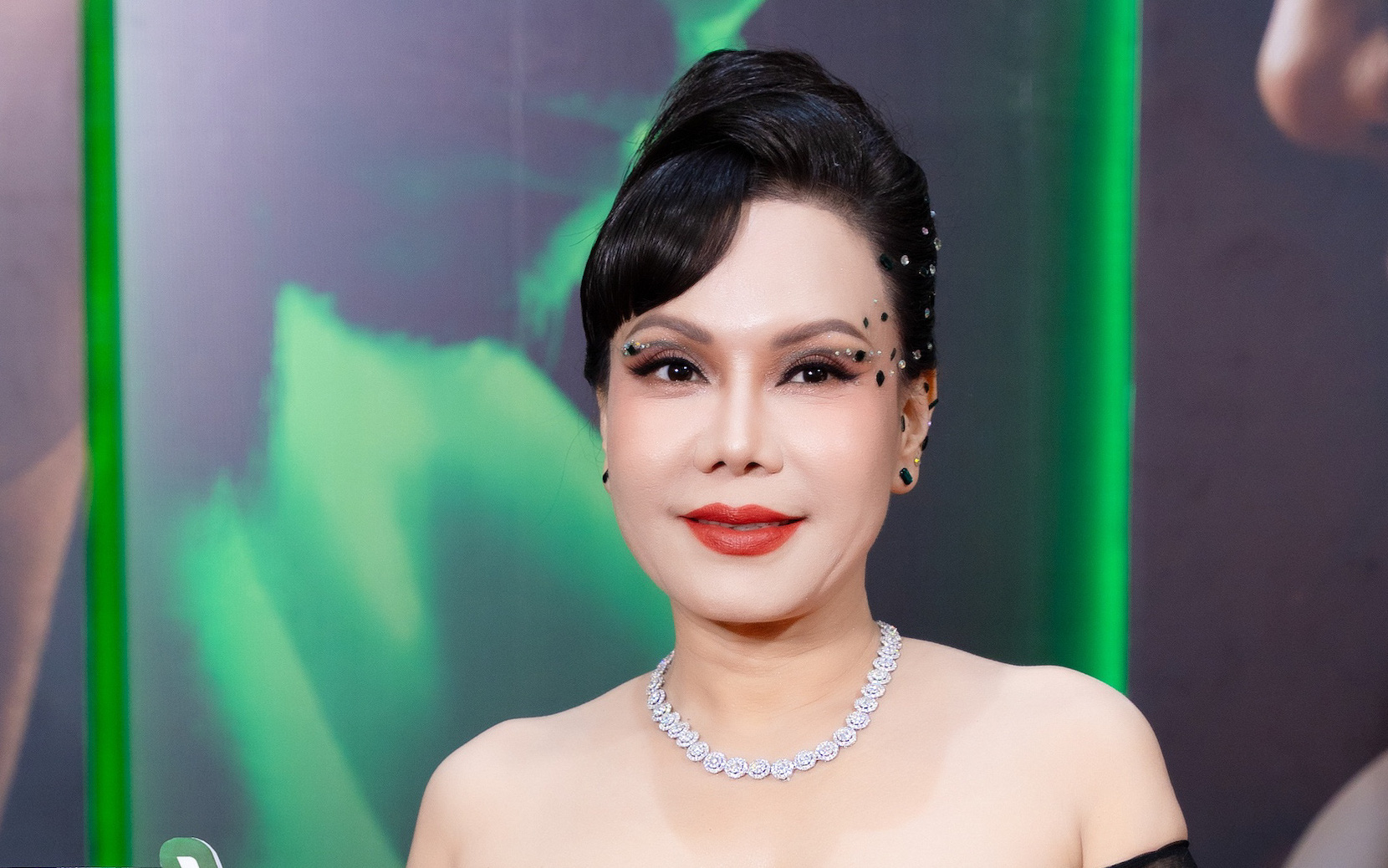 Phim Trà rút vì chỉ thu hơn 1 tỉ đồng, đường đua phim Tết chỉ còn Mai và Gặp lại chị bầu- Ảnh 4. Việt Hương nói gì nếu phim Trà của Lê Hoàng bị chê khó nuốt?