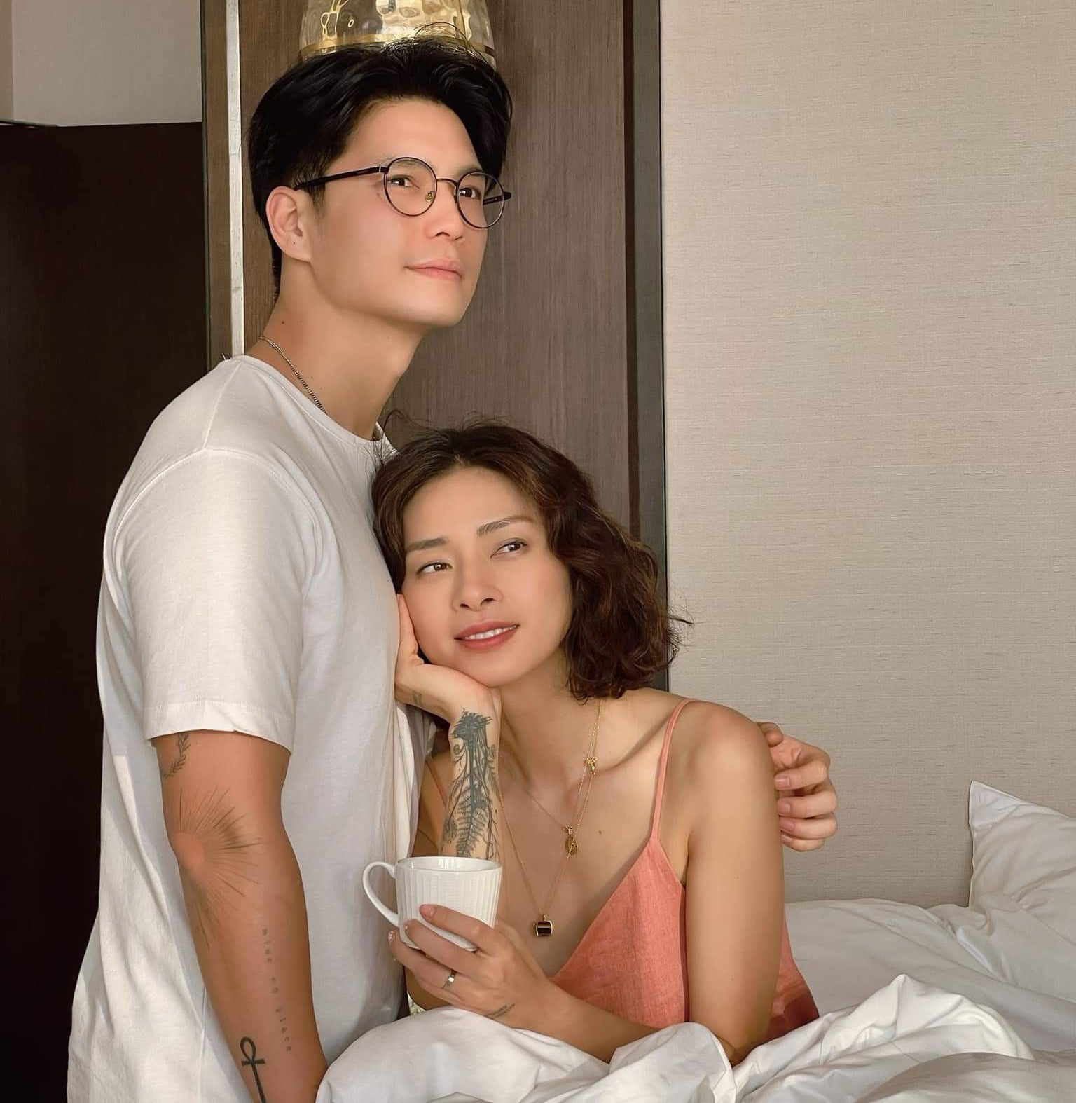 Ngô Thanh Vân ngọt ngào bên ông xã - Ảnh: NVCC