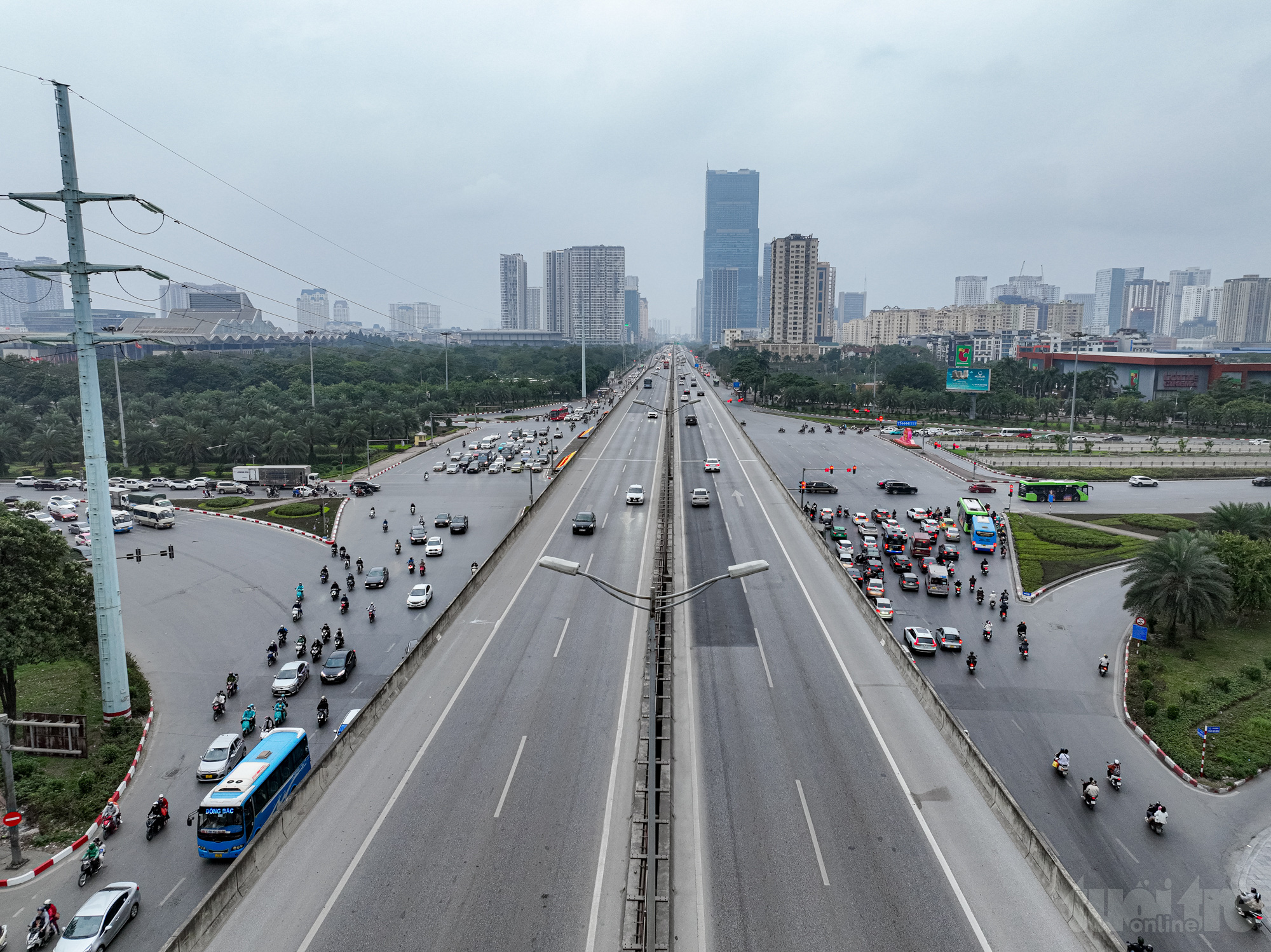 Chiều mùng 5 Tết, cửa ngõ thủ đô ùn tắc kéo dài, vành đai 3 thông thoáng- Ảnh 20. Chiều mùng 5 Tết, cửa ngõ thủ đô ùn tắc kéo dài, vành đai 3 thông thoáng- Ảnh 20.