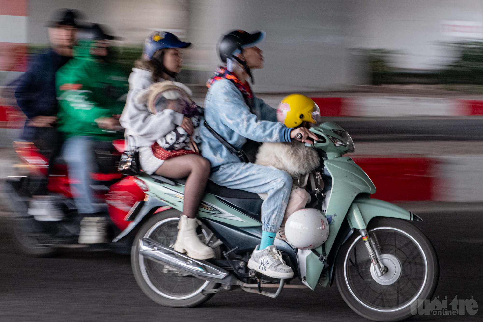 Chiều mùng 5 Tết, cửa ngõ thủ đô ùn tắc kéo dài, vành đai 3 thông thoáng- Ảnh 9. Chiều mùng 5 Tết, cửa ngõ thủ đô ùn tắc kéo dài, vành đai 3 thông thoáng- Ảnh 9.