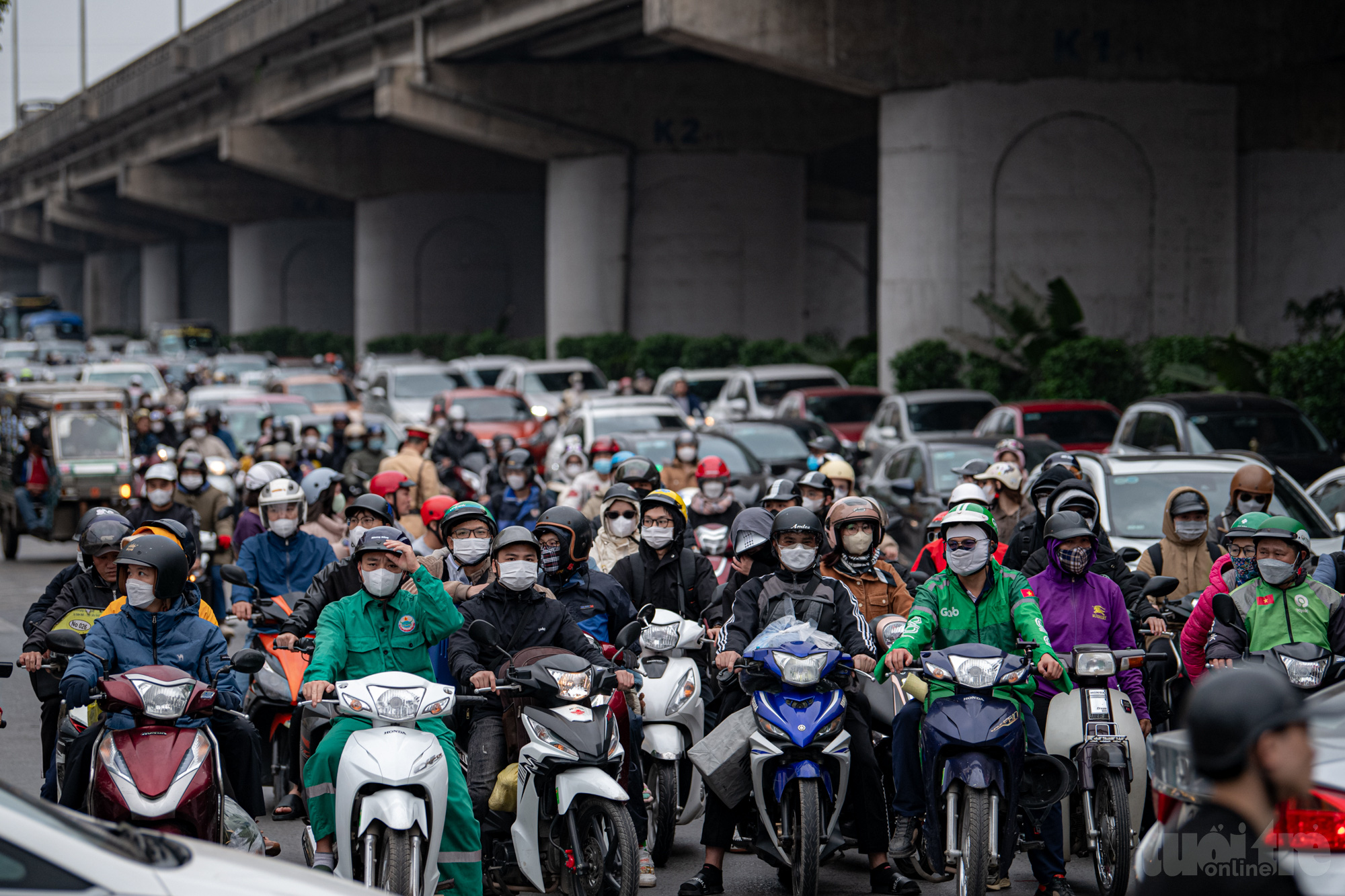 Chiều mùng 5 Tết, cửa ngõ thủ đô ùn tắc kéo dài, vành đai 3 thông thoáng- Ảnh 8. Chiều mùng 5 Tết, cửa ngõ thủ đô ùn tắc kéo dài, vành đai 3 thông thoáng- Ảnh 8.