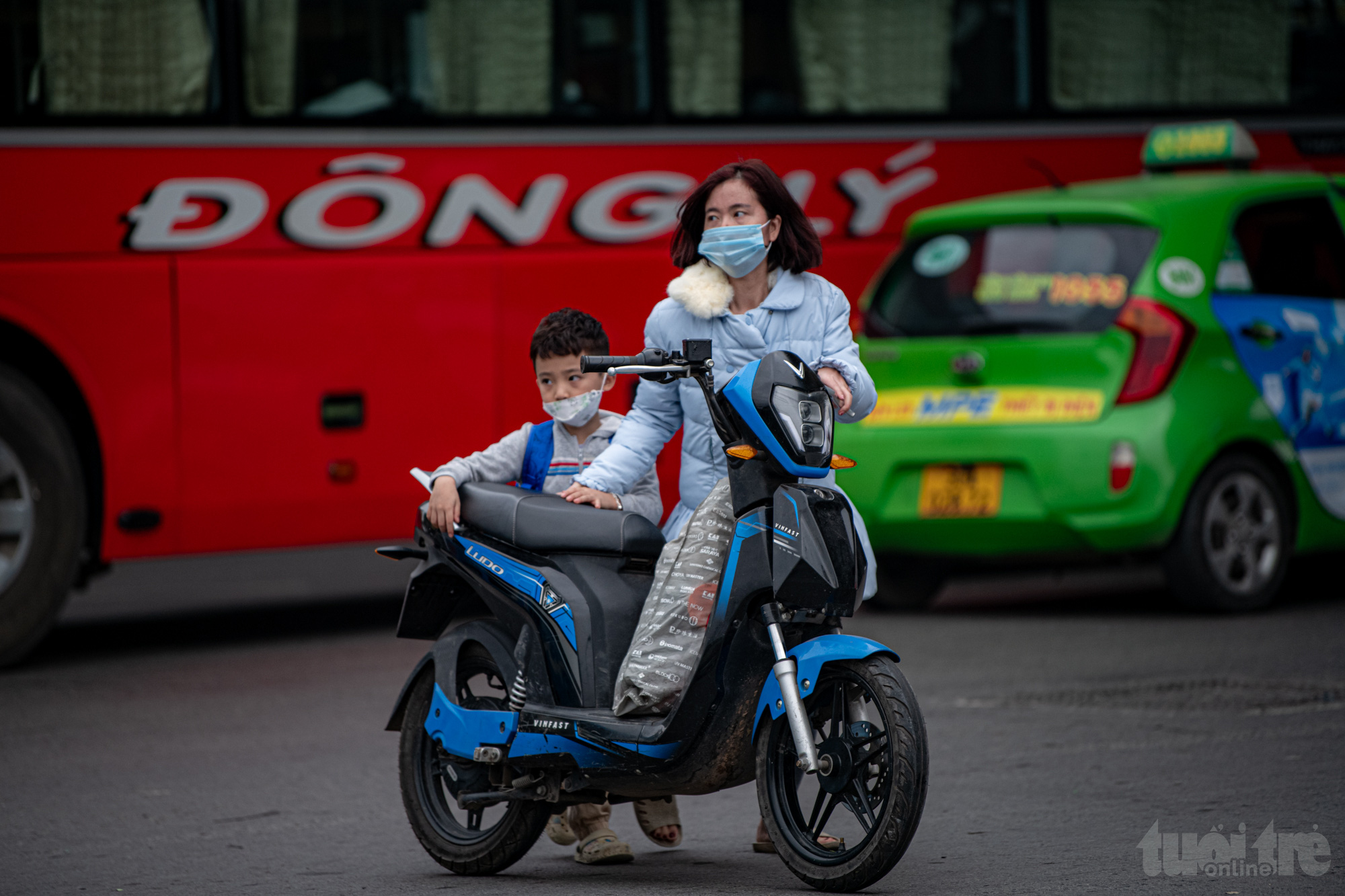Chiều mùng 5 Tết, cửa ngõ thủ đô ùn tắc kéo dài, vành đai 3 thông thoáng- Ảnh 14. Chiều mùng 5 Tết, cửa ngõ thủ đô ùn tắc kéo dài, vành đai 3 thông thoáng- Ảnh 14.
