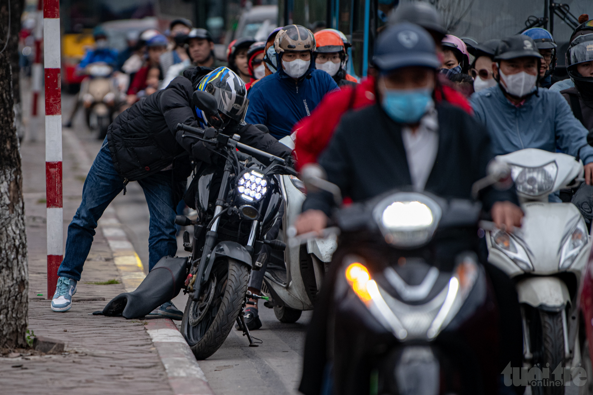 Chiều mùng 5 Tết, cửa ngõ thủ đô ùn tắc kéo dài, vành đai 3 thông thoáng- Ảnh 15. Chiều mùng 5 Tết, cửa ngõ thủ đô ùn tắc kéo dài, vành đai 3 thông thoáng- Ảnh 15.