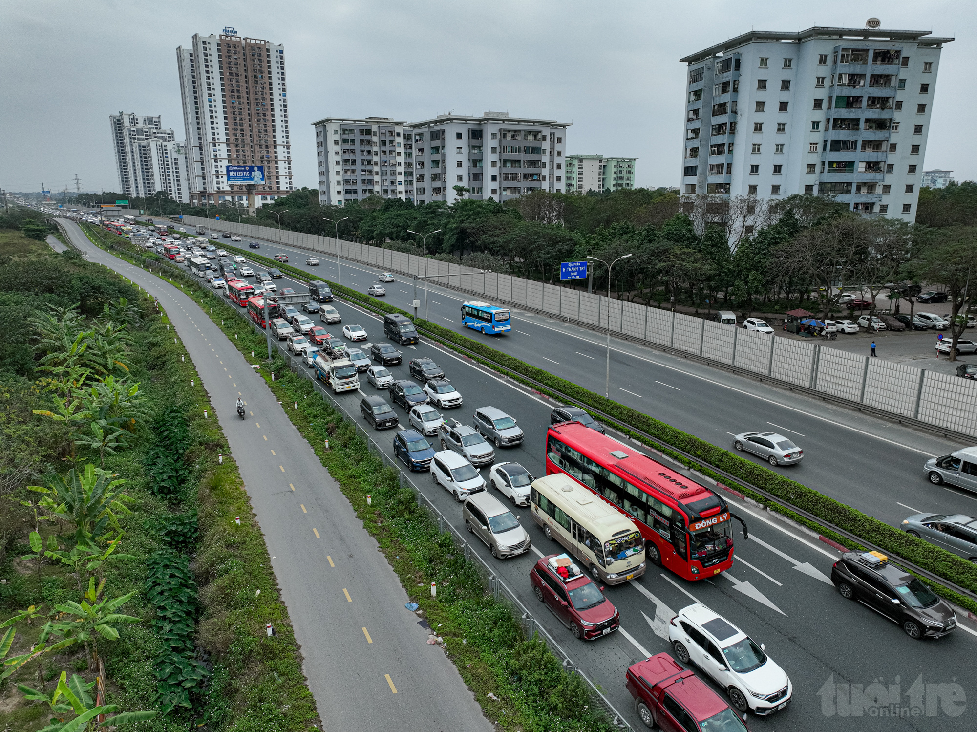 Chiều mùng 5 Tết, cửa ngõ thủ đô ùn tắc kéo dài, vành đai 3 thông thoáng- Ảnh 5. Chiều mùng 5 Tết, cửa ngõ thủ đô ùn tắc kéo dài, vành đai 3 thông thoáng- Ảnh 5.