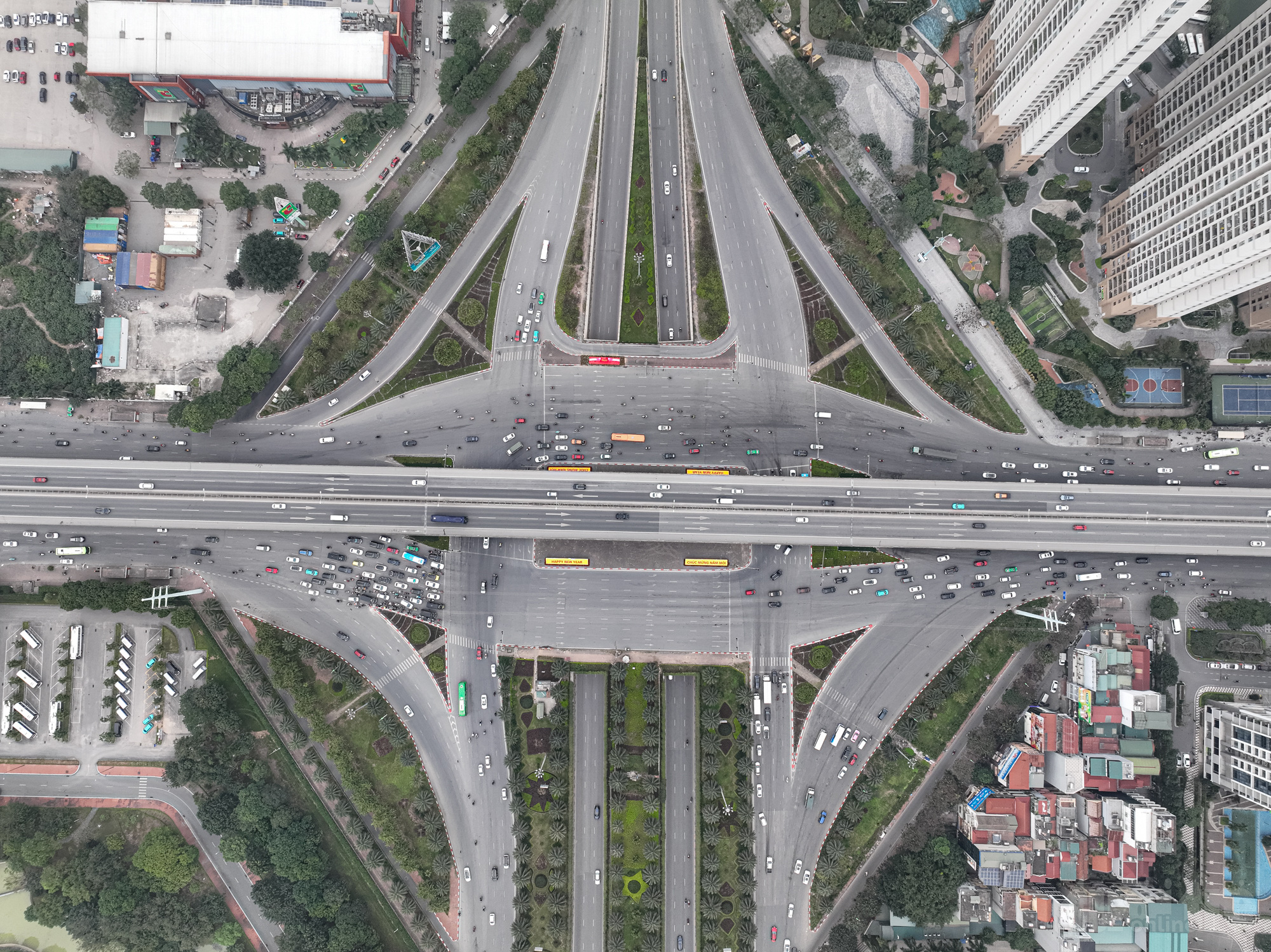 Chiều mùng 5 Tết, cửa ngõ thủ đô ùn tắc kéo dài, vành đai 3 thông thoáng- Ảnh 18. Chiều mùng 5 Tết, cửa ngõ thủ đô ùn tắc kéo dài, vành đai 3 thông thoáng- Ảnh 18.