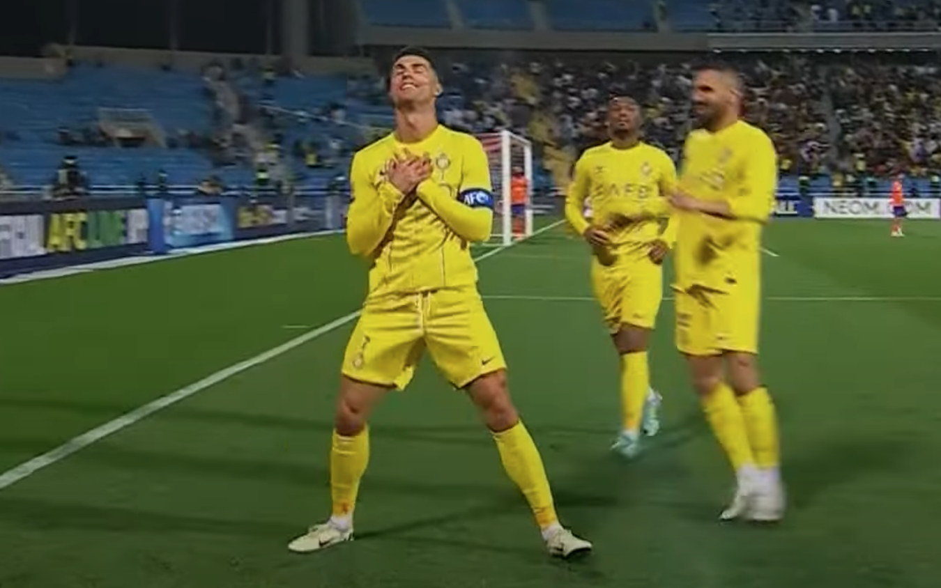 Tin tức thể thao sáng 18-2: Lewandowski lập cú đúp, Barca giành 3 điểm; Ronaldo lại ghi bàn- Ảnh 4. Ronaldo gây sốt với màn ăn mừng mới đầu năm 2024