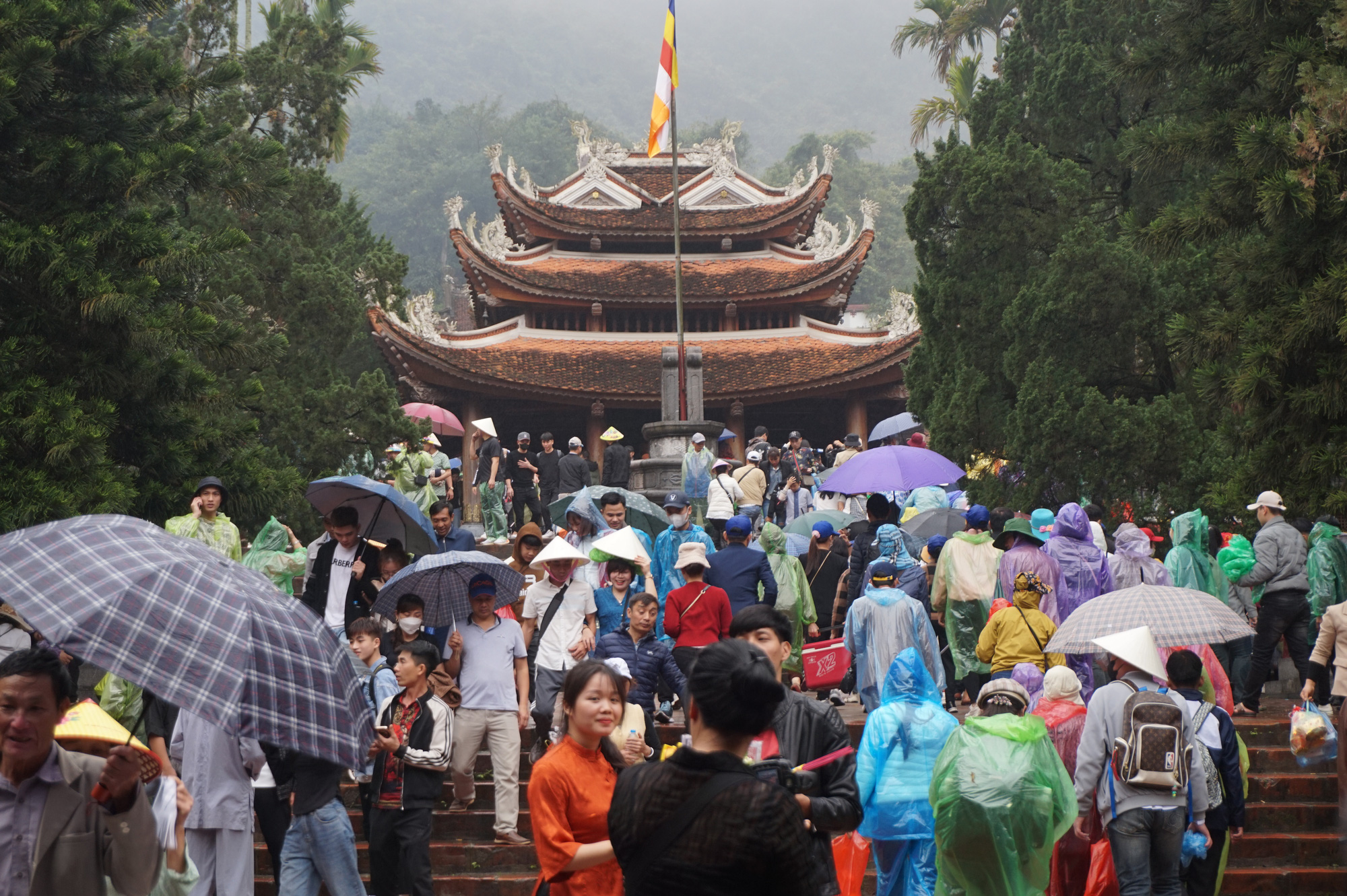 Người dân thong thả khai hội chùa Hương sáng 15-2 - Ảnh: T.ĐIỂU Người dân thong thả khai hội chùa Hương sáng 15-2 - Ảnh: T.ĐIỂU