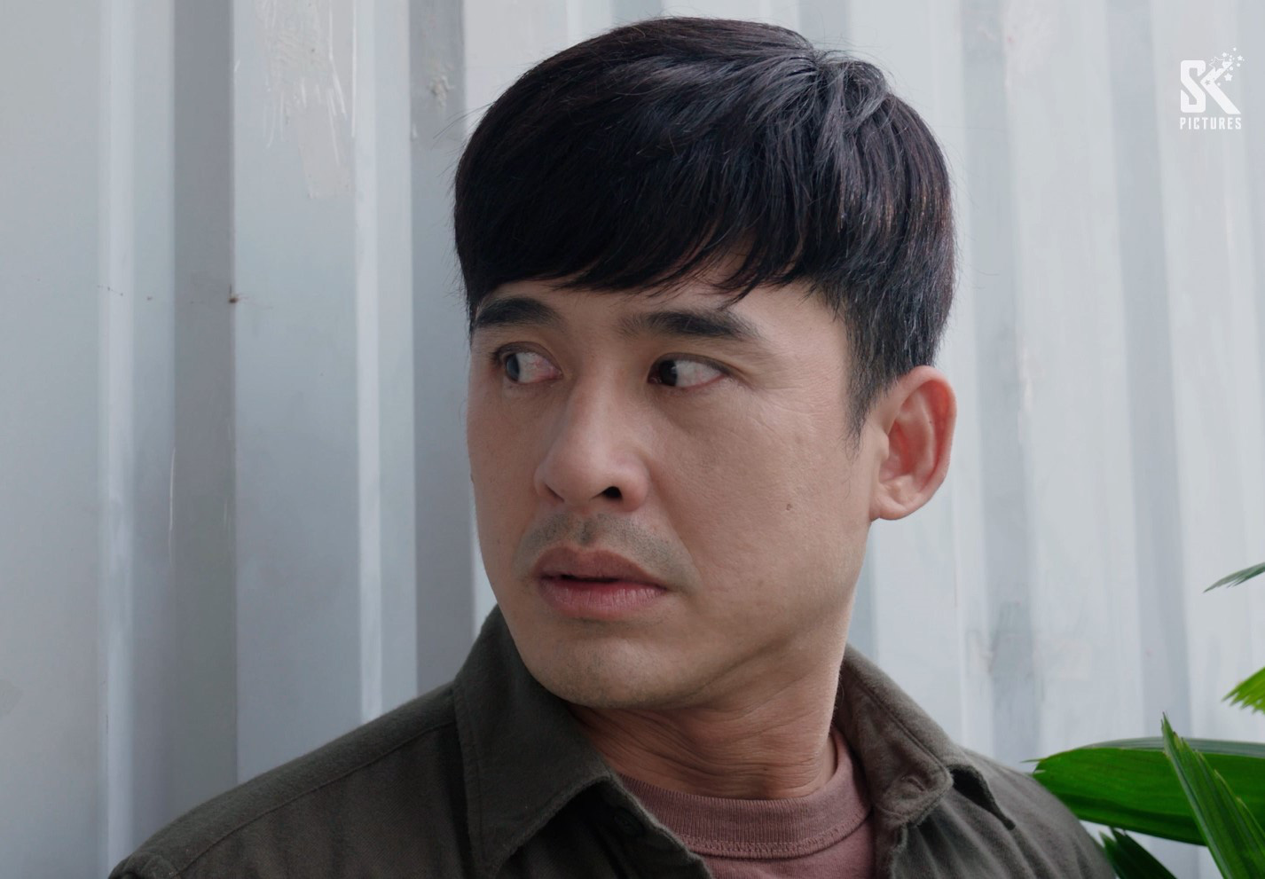 फिल्म 'अंडर द शैडो ऑफ पीस' में लुओंग द थान - फोटो: एचटीवी Lương Thế Thành trong phim Dưới bóng bình yên - Ảnh: HTV