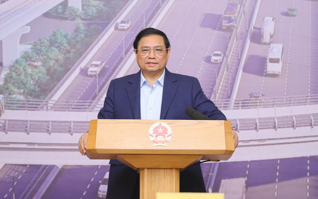Thủ tướng: Không tiếc thời gian cùng ngồi lại tháo gỡ khó khăn cho các công trình trọng điểm- Ảnh 2. Dành 657.000 tỉ đồng đầu tư công, chủ yếu cho các dự án hạ tầng giao thông