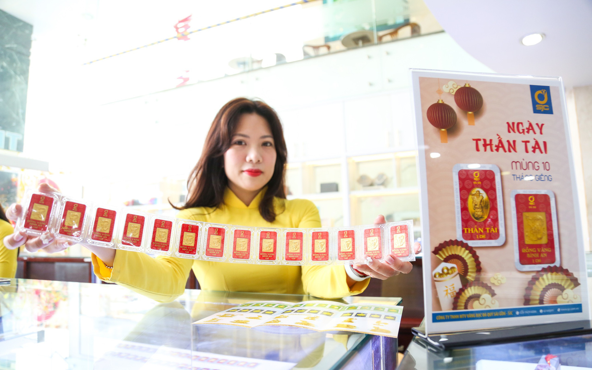 Ngày Thần Tài: Công ty vàng mở cửa từ tờ mờ sáng