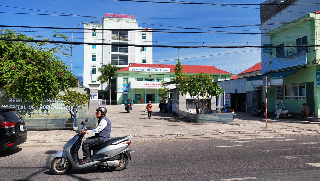Giải tỏa nỗi lo mất việc hàng loạt y bác sĩ ở Bệnh viện Bệnh nhiệt đới Khánh Hòa
