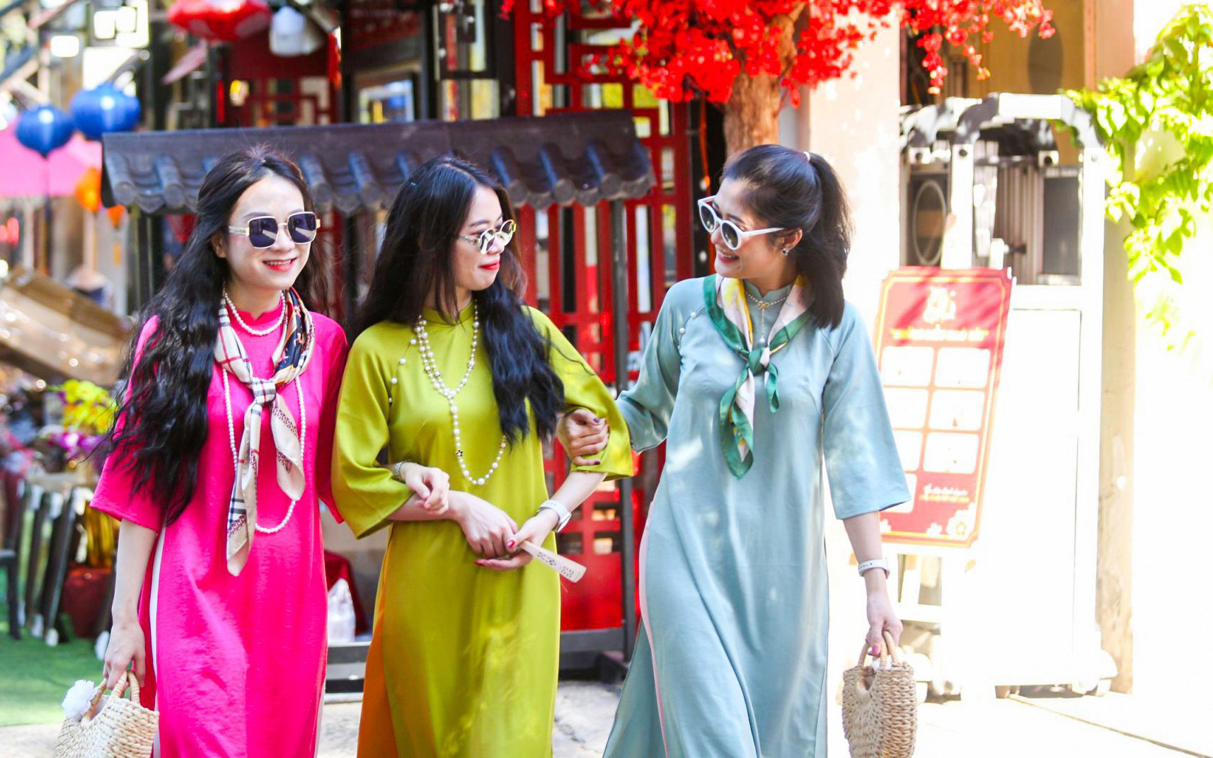 Rủ nhau ăn Tết khỏe: Chơi quần vợt, đạp xe, đi bộ- Ảnh 6. 6 điều lắng đọng nên thử khi đón Tết ở TP.HCM