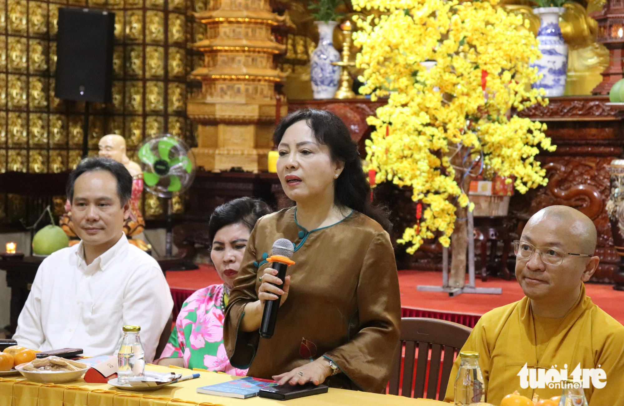 Bà Nguyễn Thị Kim Tiến - chủ tịch Hội Vận động hiến mô, bộ phận cơ thể người Việt Nam - cho hay số lượng người hiến mô tạng tại Việt Nam thấp nhất trên thế giới - Ảnh: XUÂN MAI