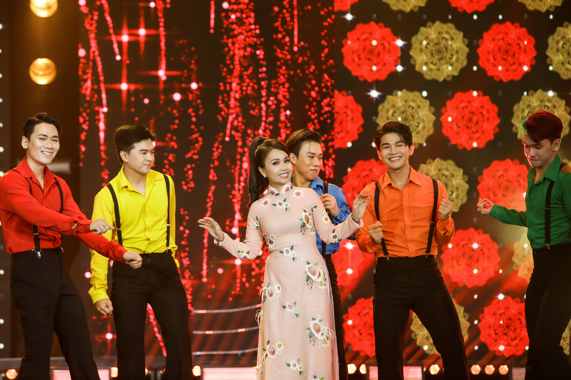 Gala nhạc Việt, FAP TV gây sốt khi lên sóng dịp Tết Giáp Thìn- Ảnh 2.