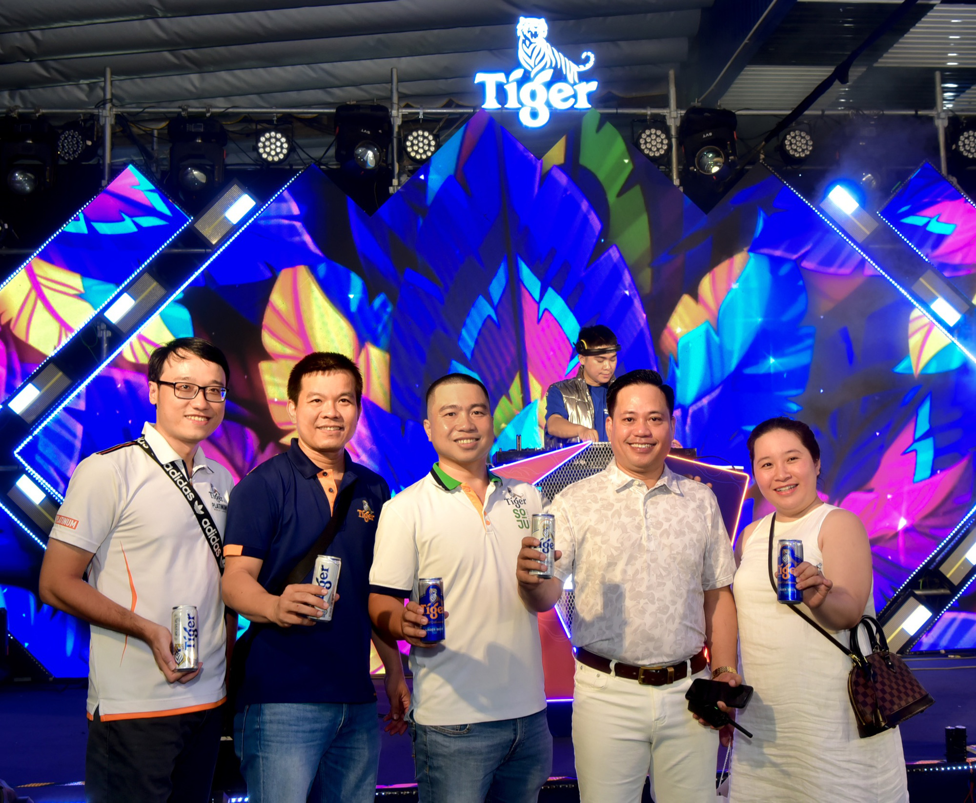 Xanh SM đồng hành Tiger triển khai 60.000 'Chuyến Xe Tiger Miễn Phí' tại TP. Hồ Chí Minh- Ảnh 3. Nhiều nhà hàng, quán ăn rất ủng hộ chiến dịch này và khẳng định sẵn sàng đóng góp để cùng tham gia, lan tỏa hơn ý nghĩa chiến dịch